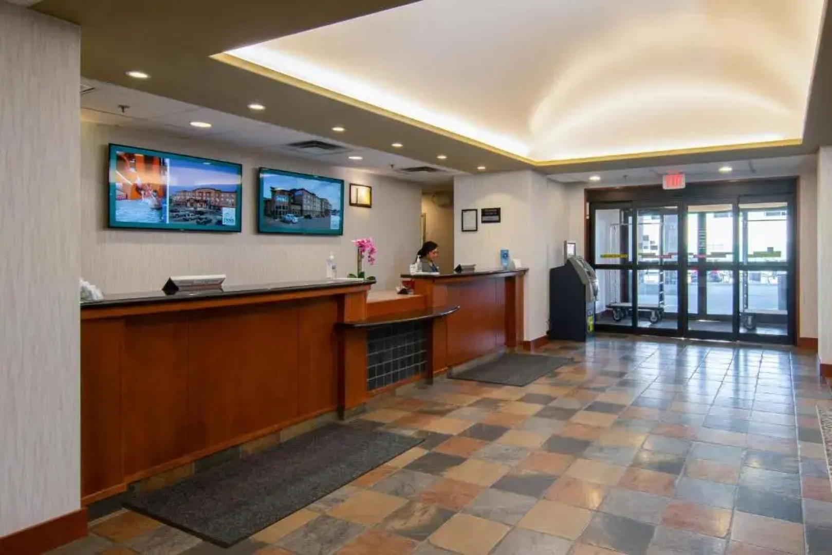 Service Plus Inns and Suites Calgary