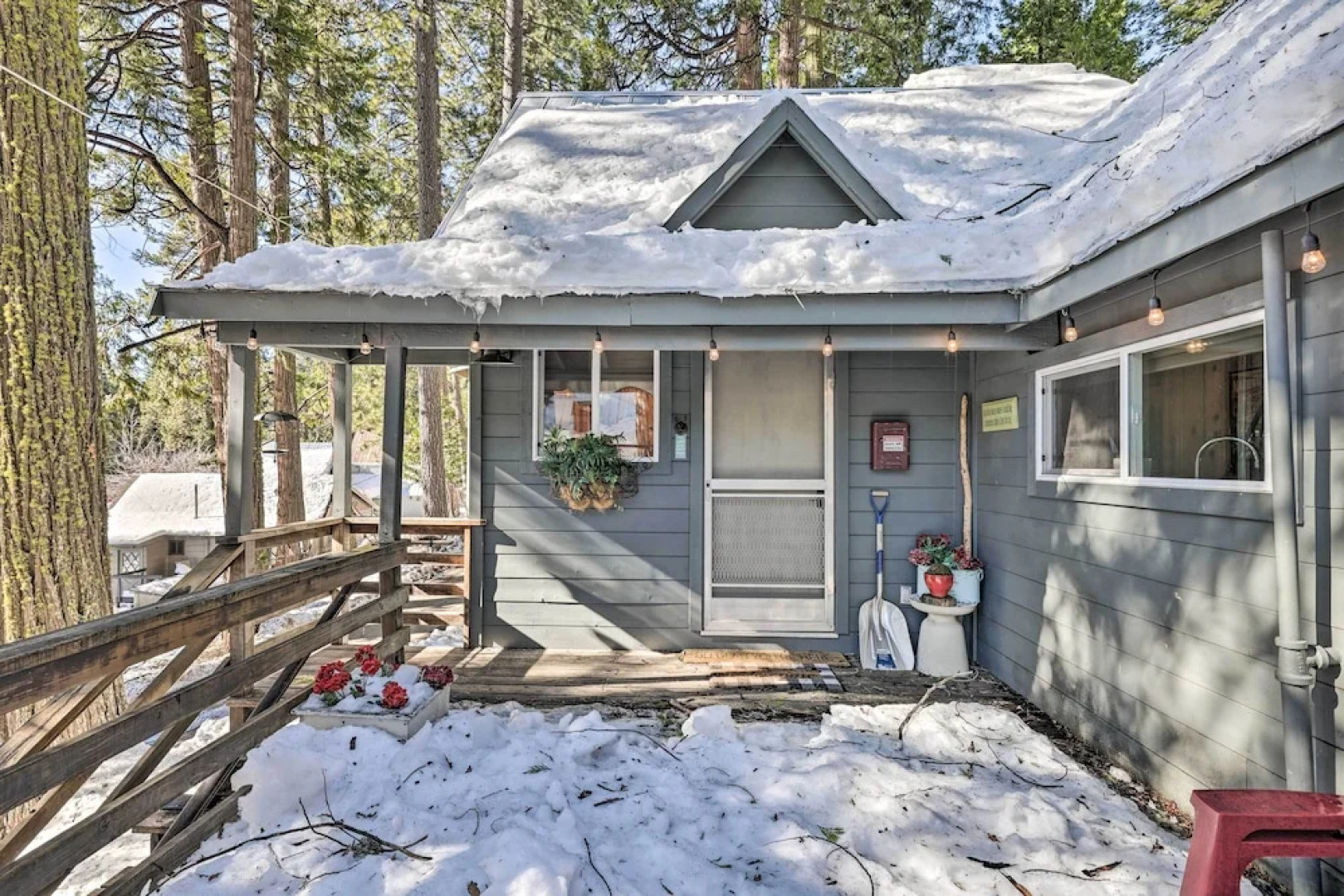 California Retreat w/ Deck, Fire Pit & Grill!