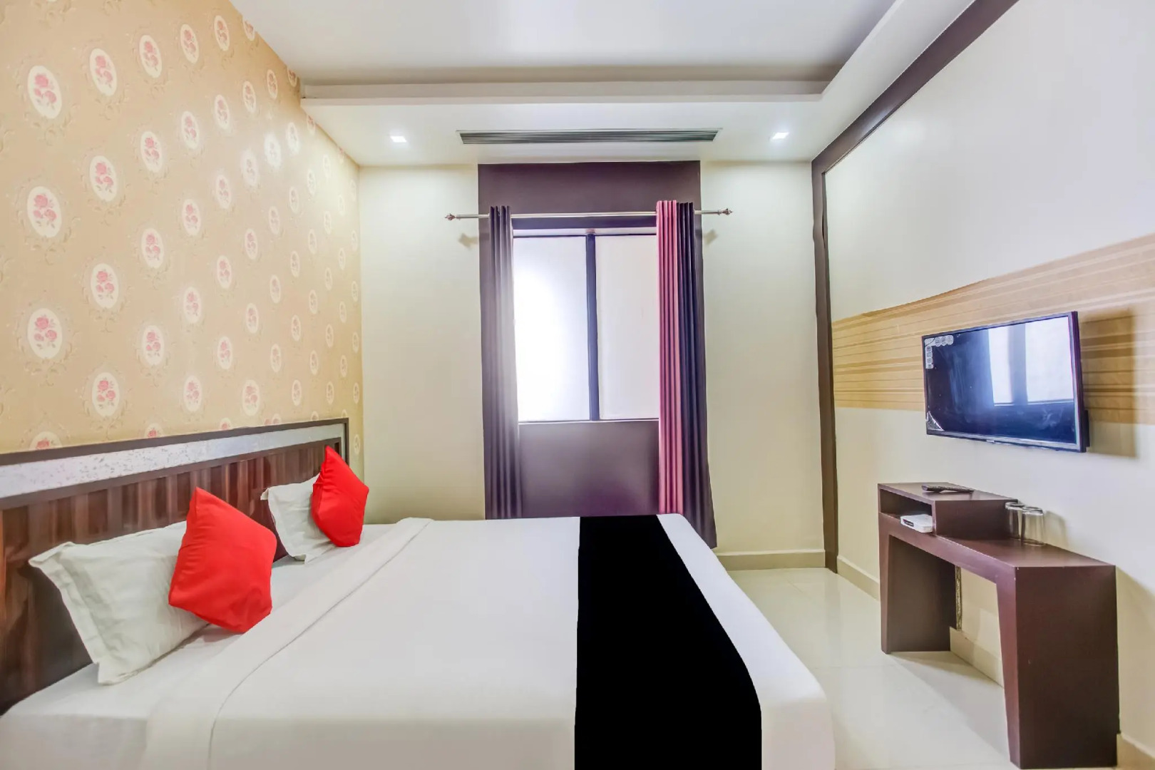 OYO 71906 Grand Hotel And Lodge