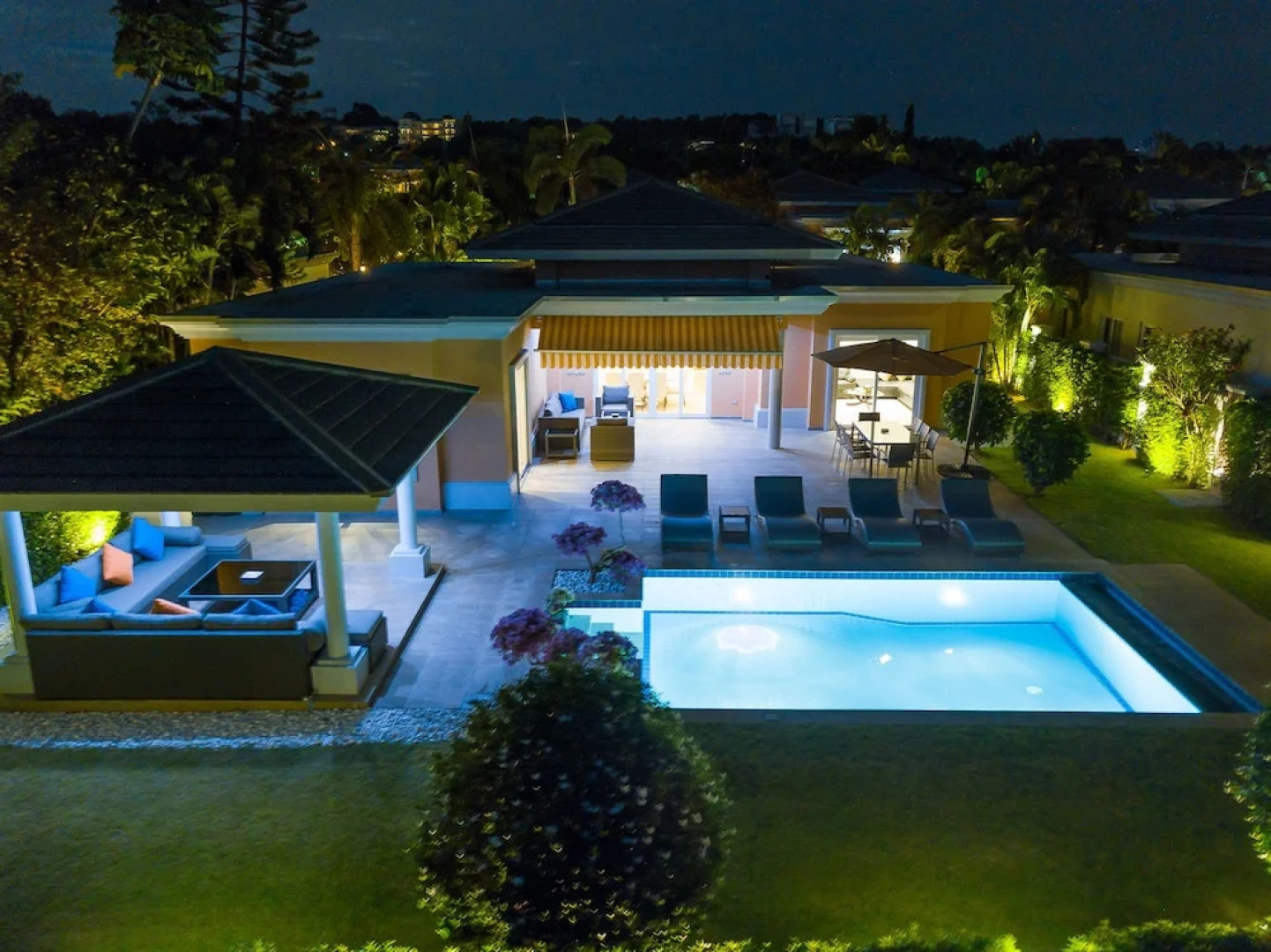 Luxury Pool Villa 604