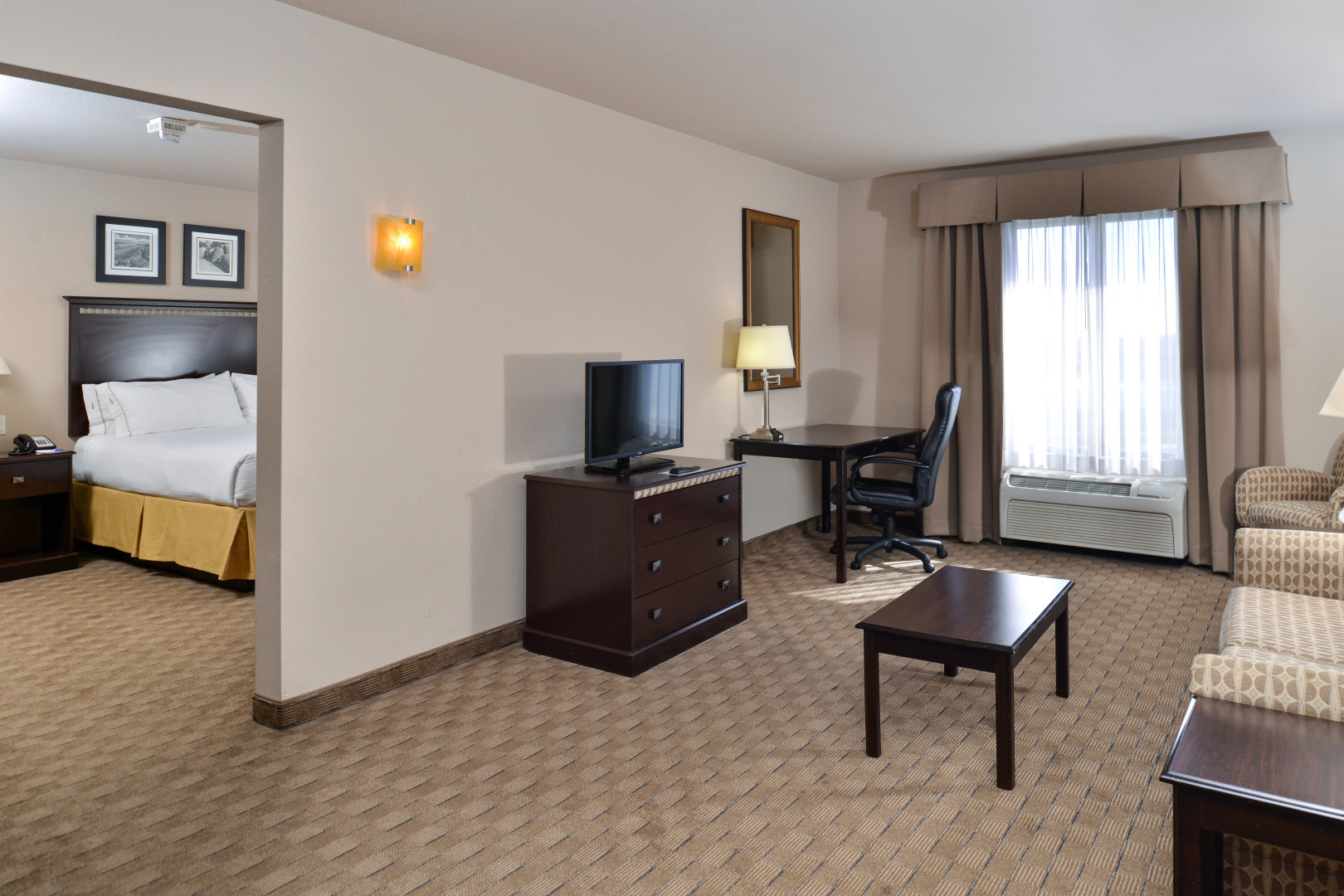 Holiday Inn Express & Suites Albuquerque Historic Old Town by IHG