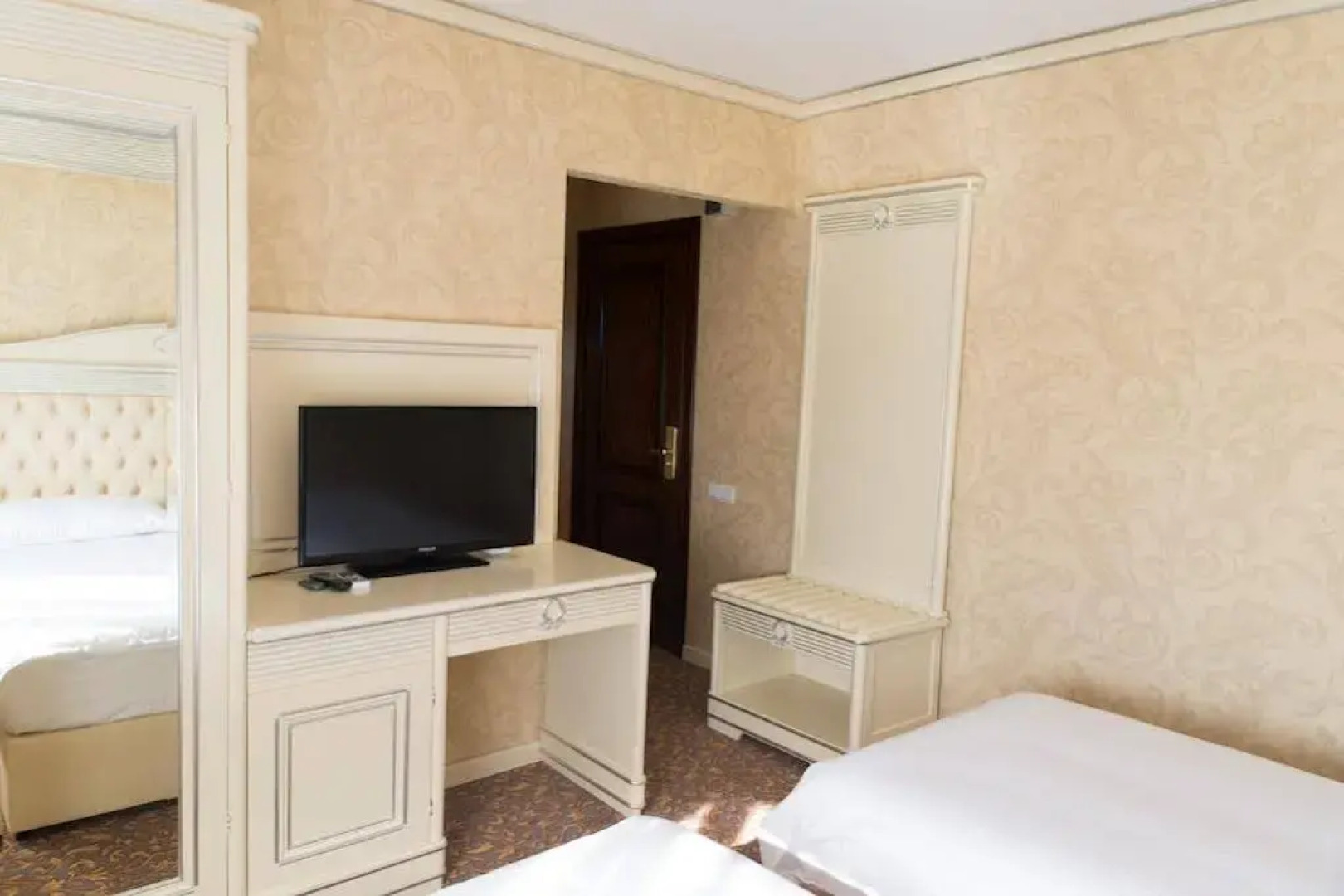 Pensiunea La Plopii Fara Sot