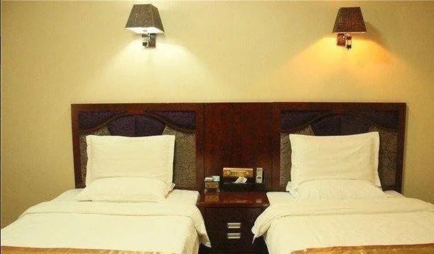 Jinghong Business Hotel