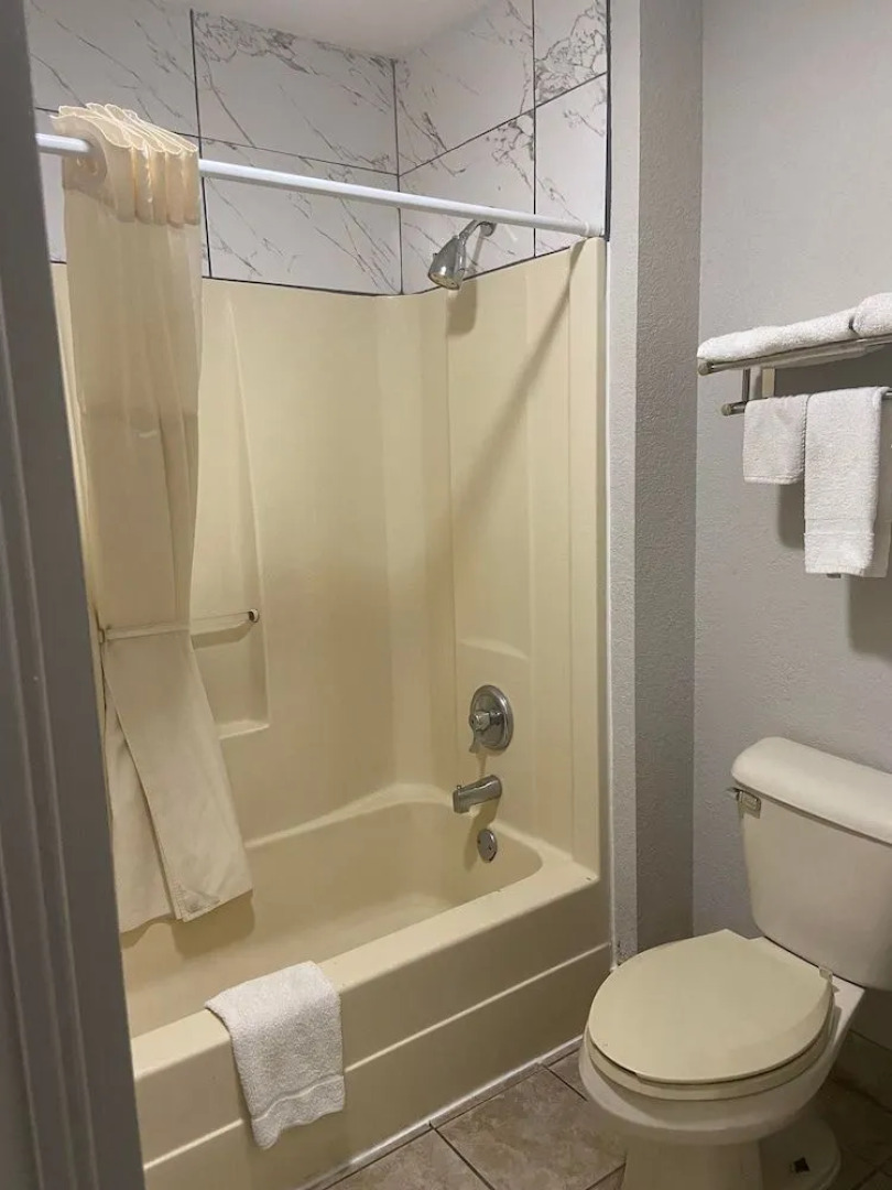 Speedway Inn & Suites