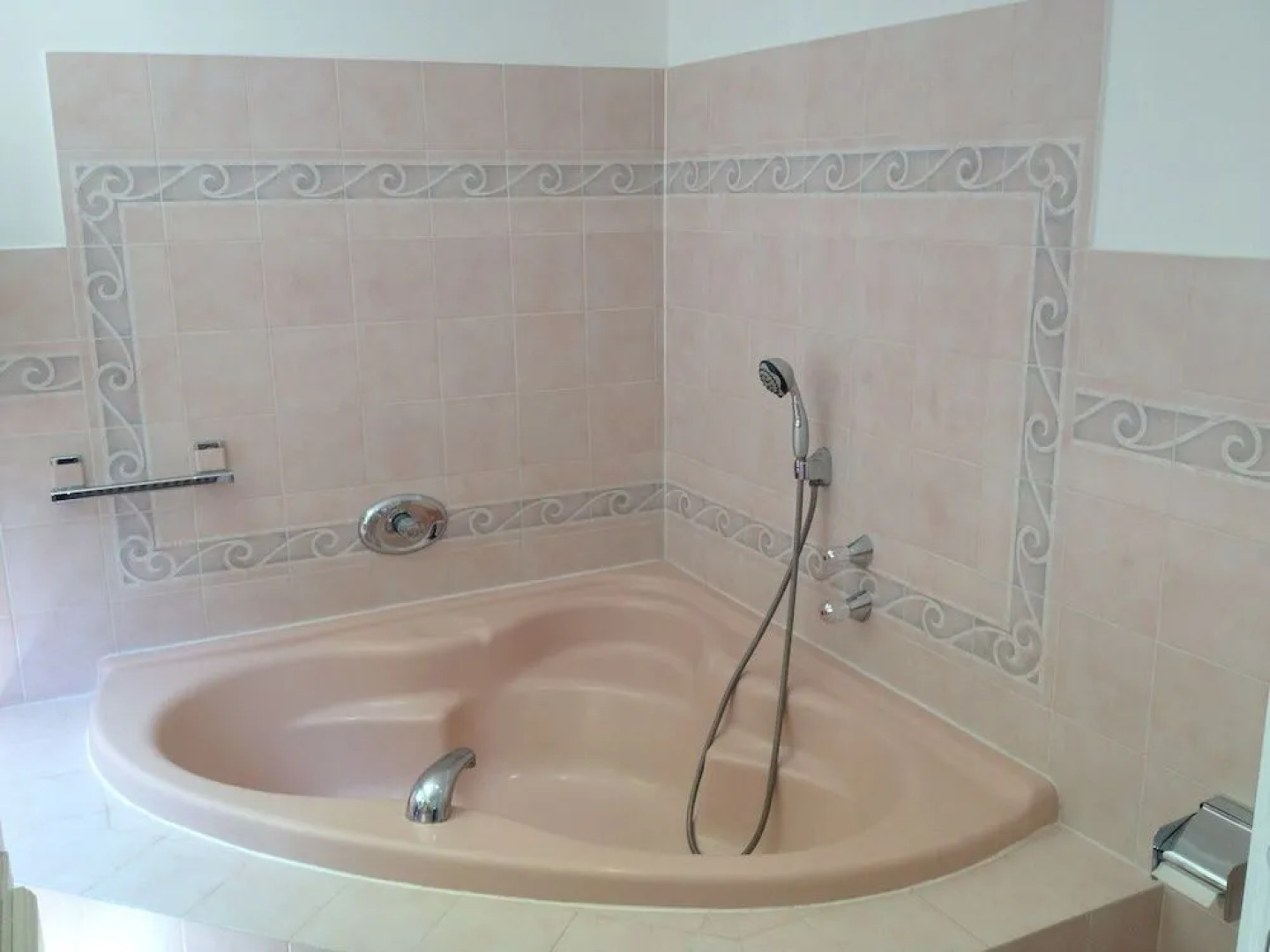 B&B With Charm - Quiet With Kitchen & sw Pool