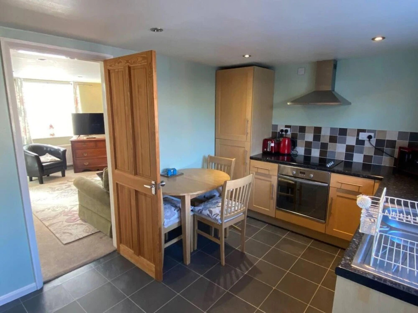 3 Bedroom Cottage, Sleeps 5 Village Location