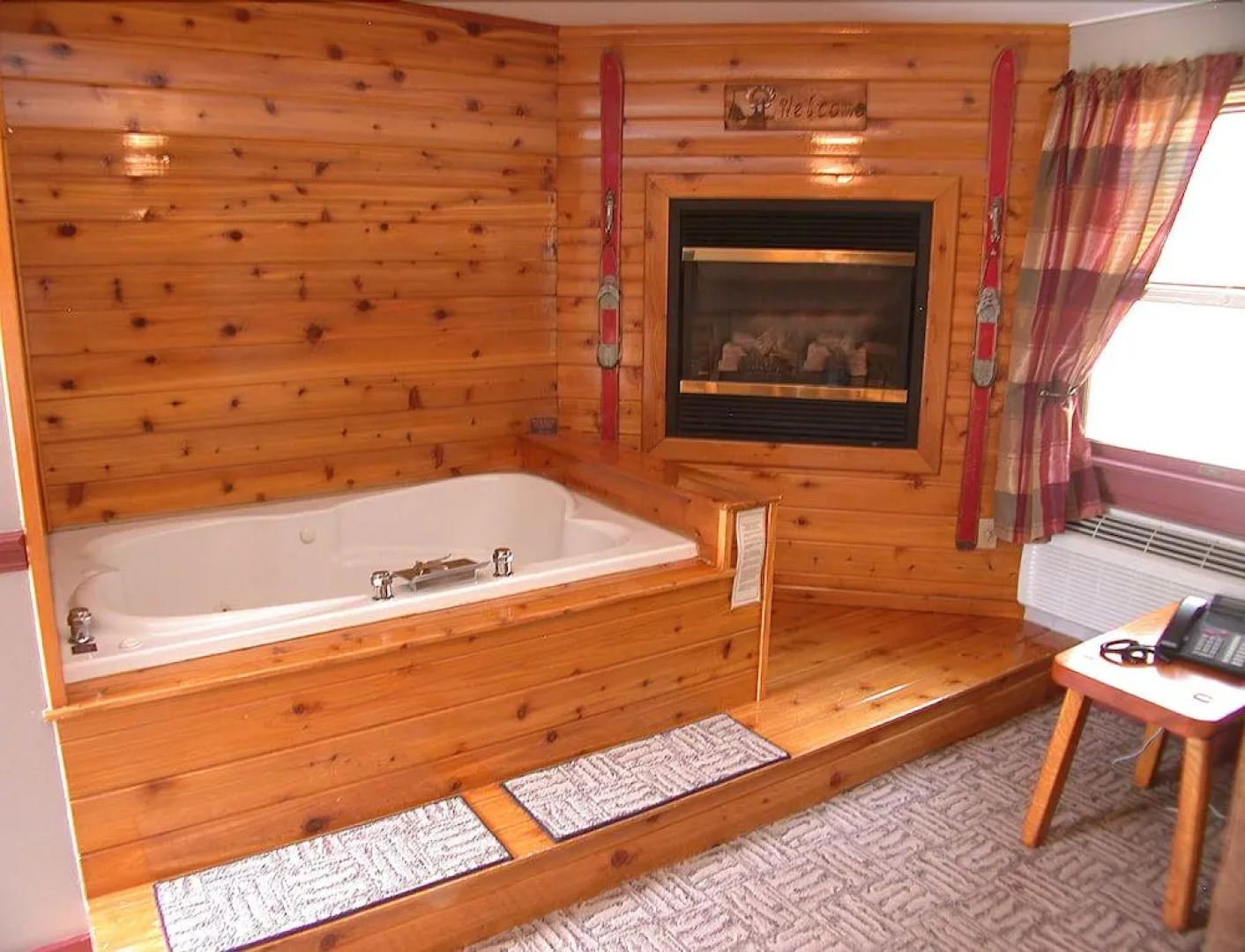 Mountaintop Lodge at Lake Naomi