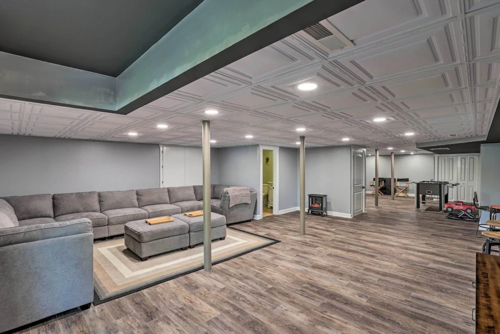 Game Room, Theater + Deck: Burnsville Cabin!