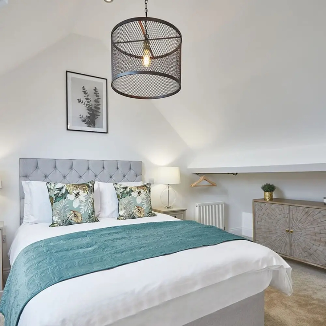 Host Stay Dunsley Chapel