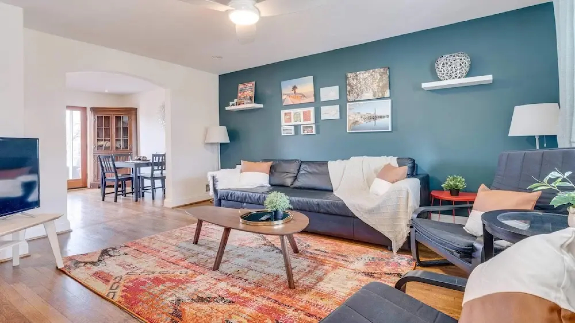 Spacious Colonial House in Alexandria | CozySuites