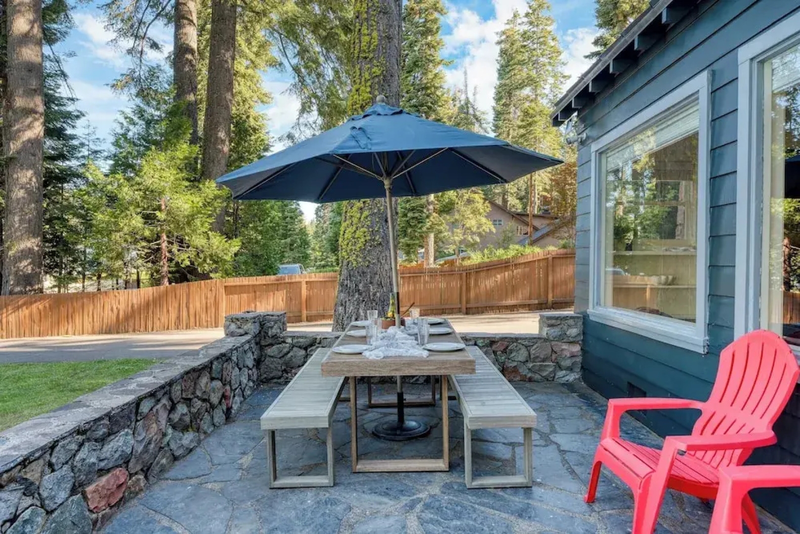 West Shore Lake House by Avantstay Ski Cabin w/ Backyard Sledding Hill!