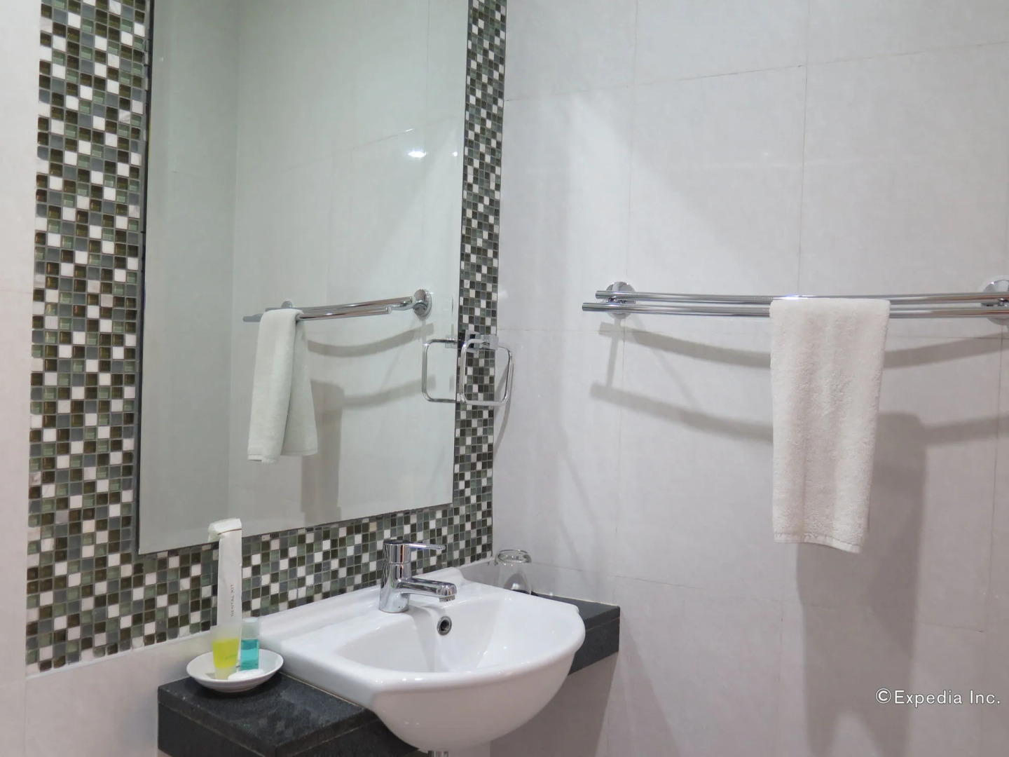 717 Cesar Place Hotel