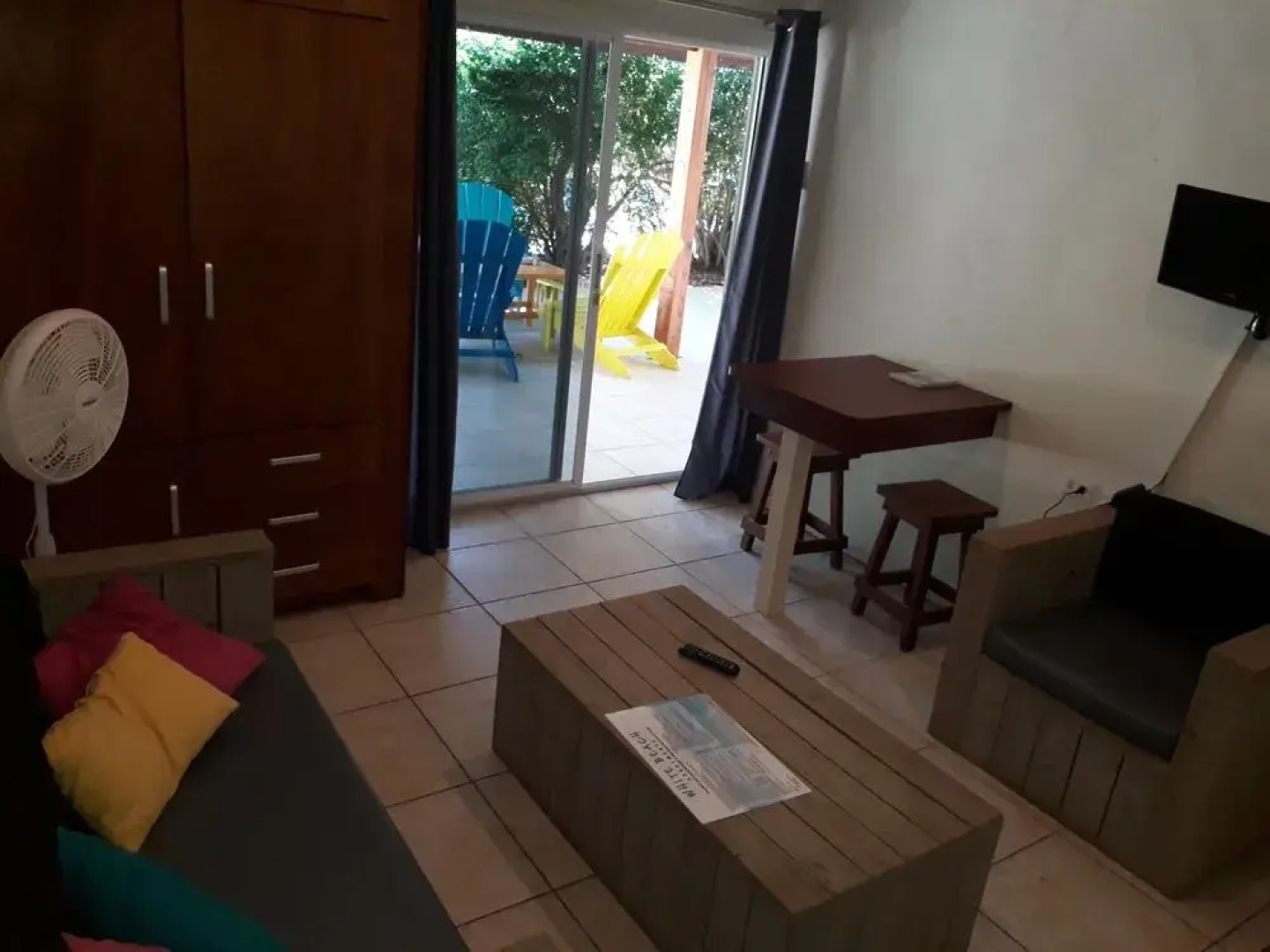 White Beach Apartments Palm Beach