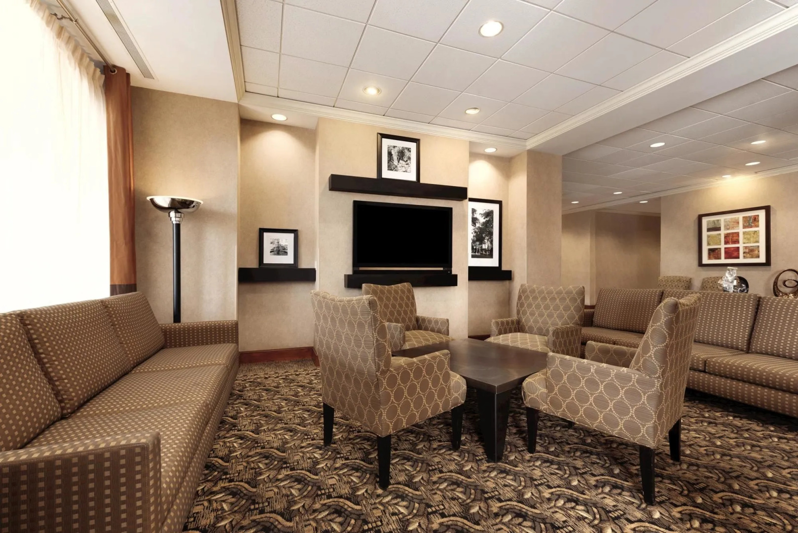 Hampton Inn & Suites Kansas City-Country Club Plaza