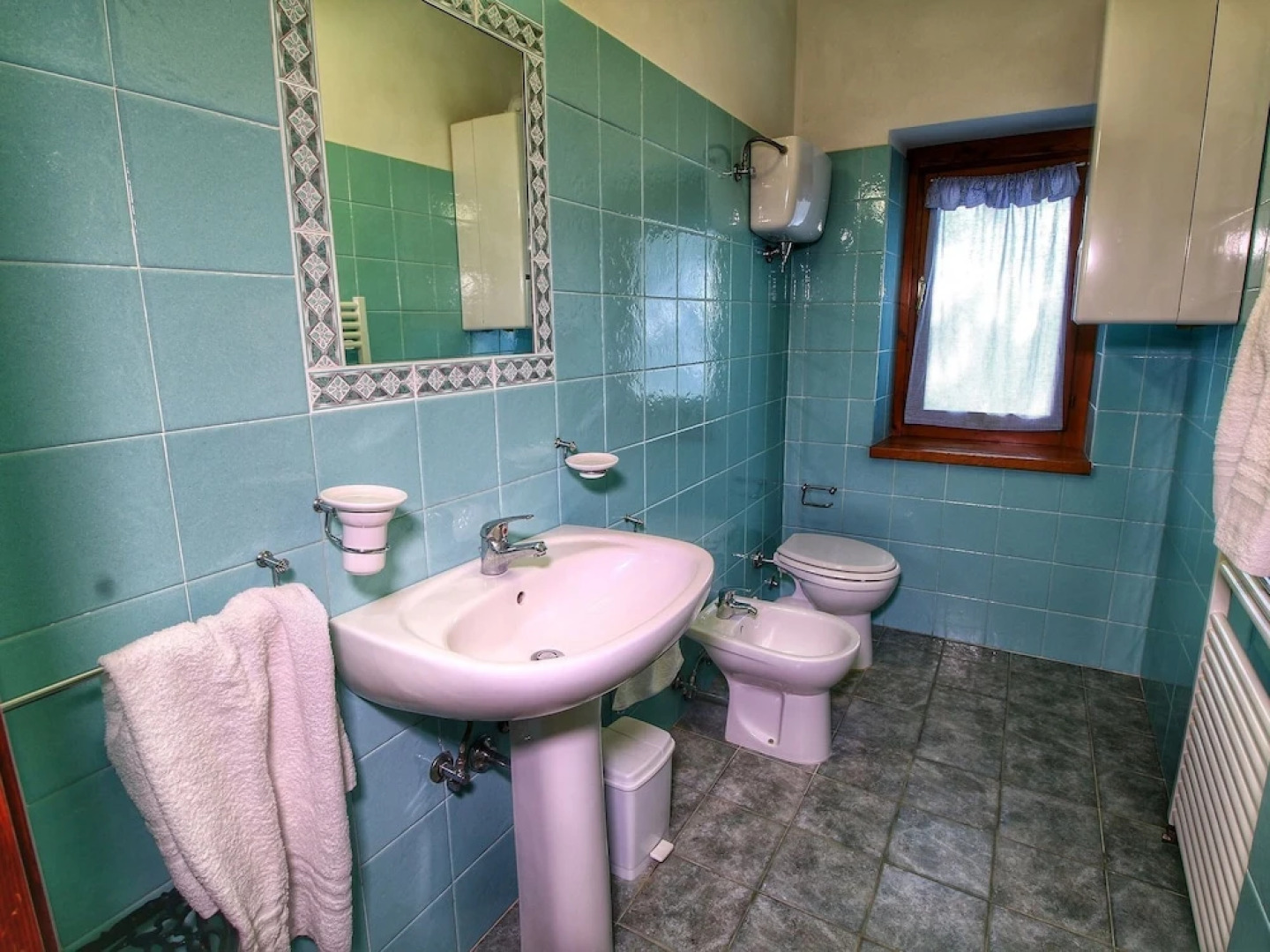 Rustic Apartment in Caprese Michelangelo near Lake