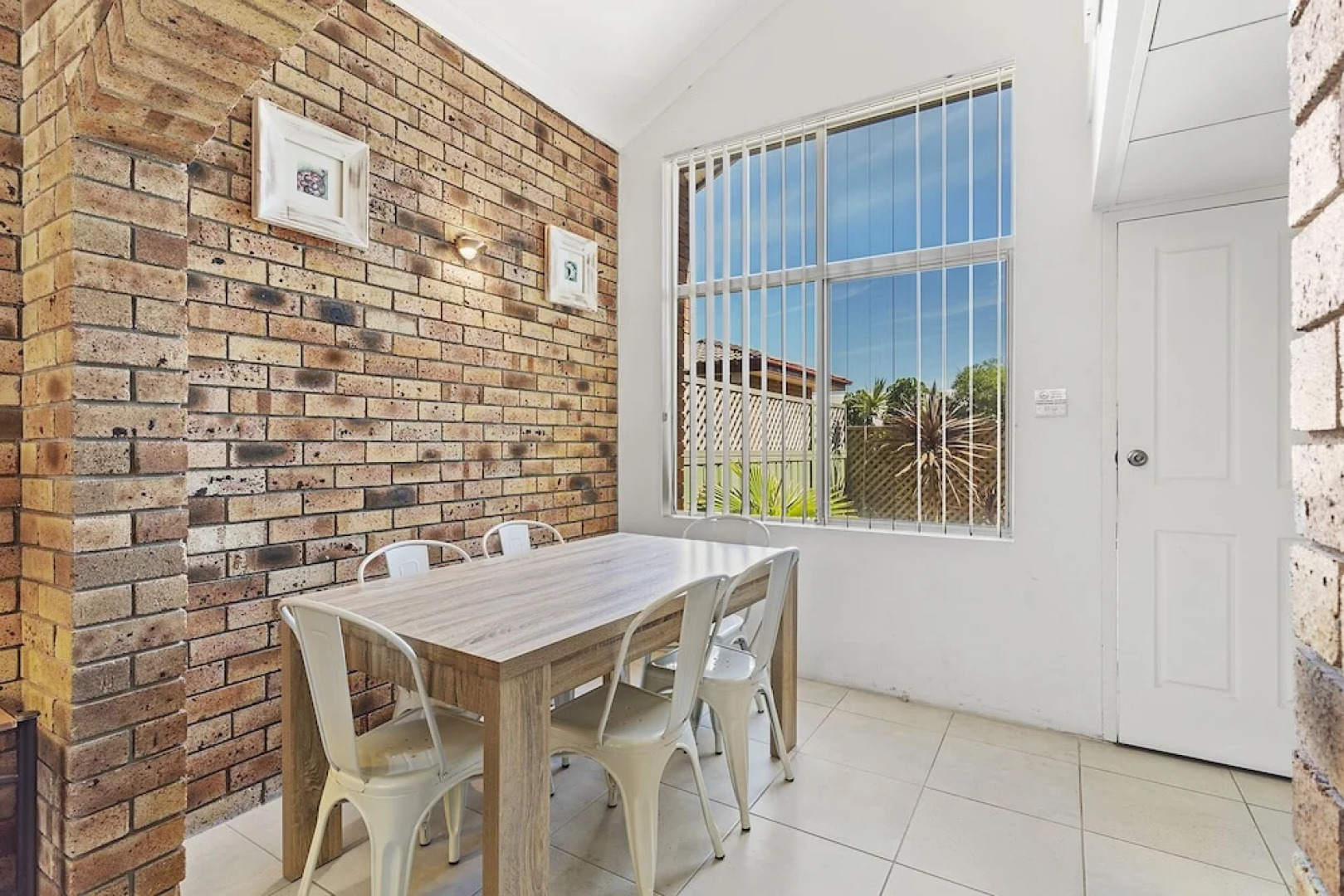 The Pines, 5/4 Messines Street