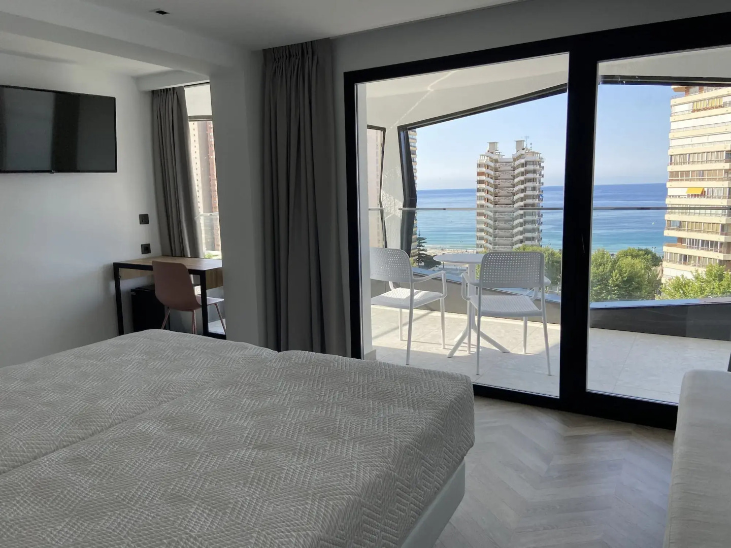 Belroy Hotel and Apartments