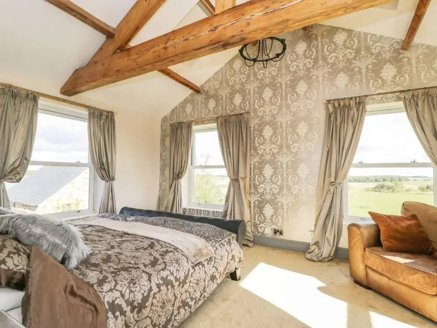 Meagill Farmhouse, hot Tub, bbq hut