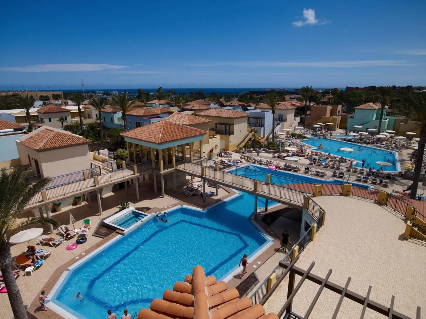 Отель Broncemar Beach Suites