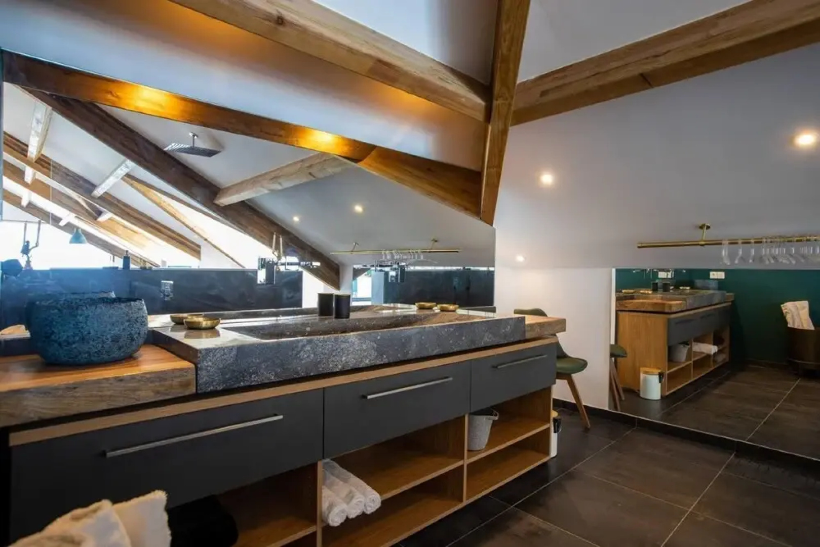 Remarkable 2-bed Apartment in Grand Case