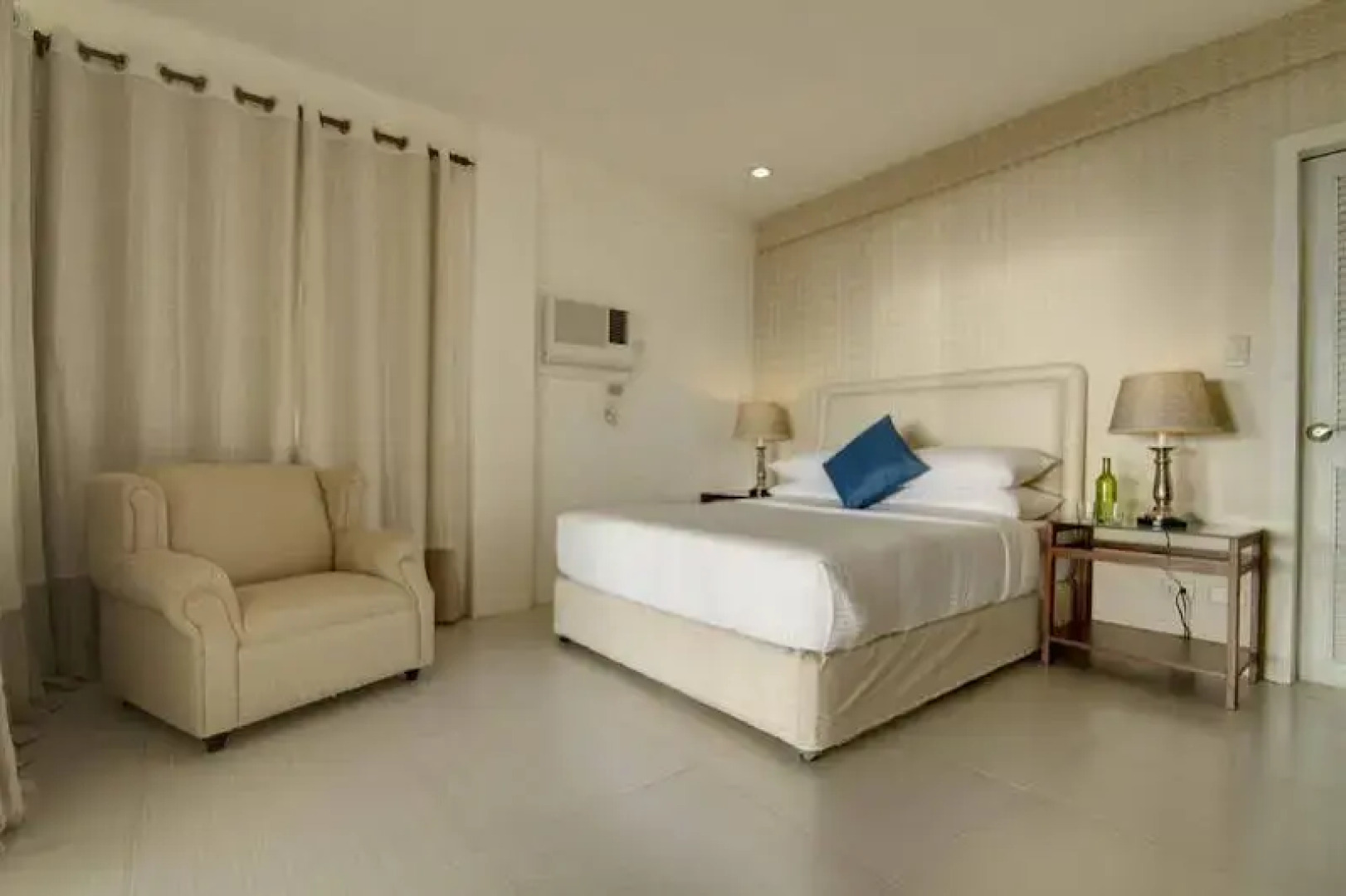 Sta. Monica Beach Club