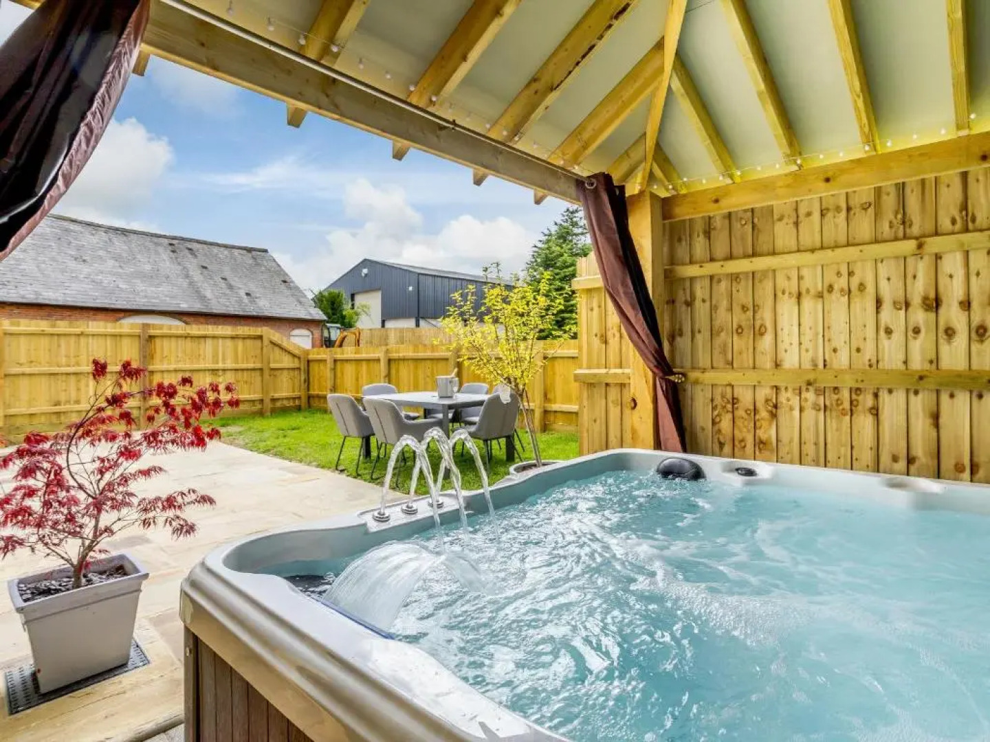 Toppesfield Hall Luxury Cottage With Hot Tub