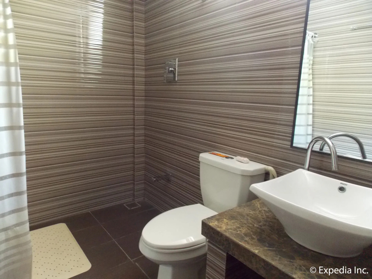 24/7 Lantawan Resort