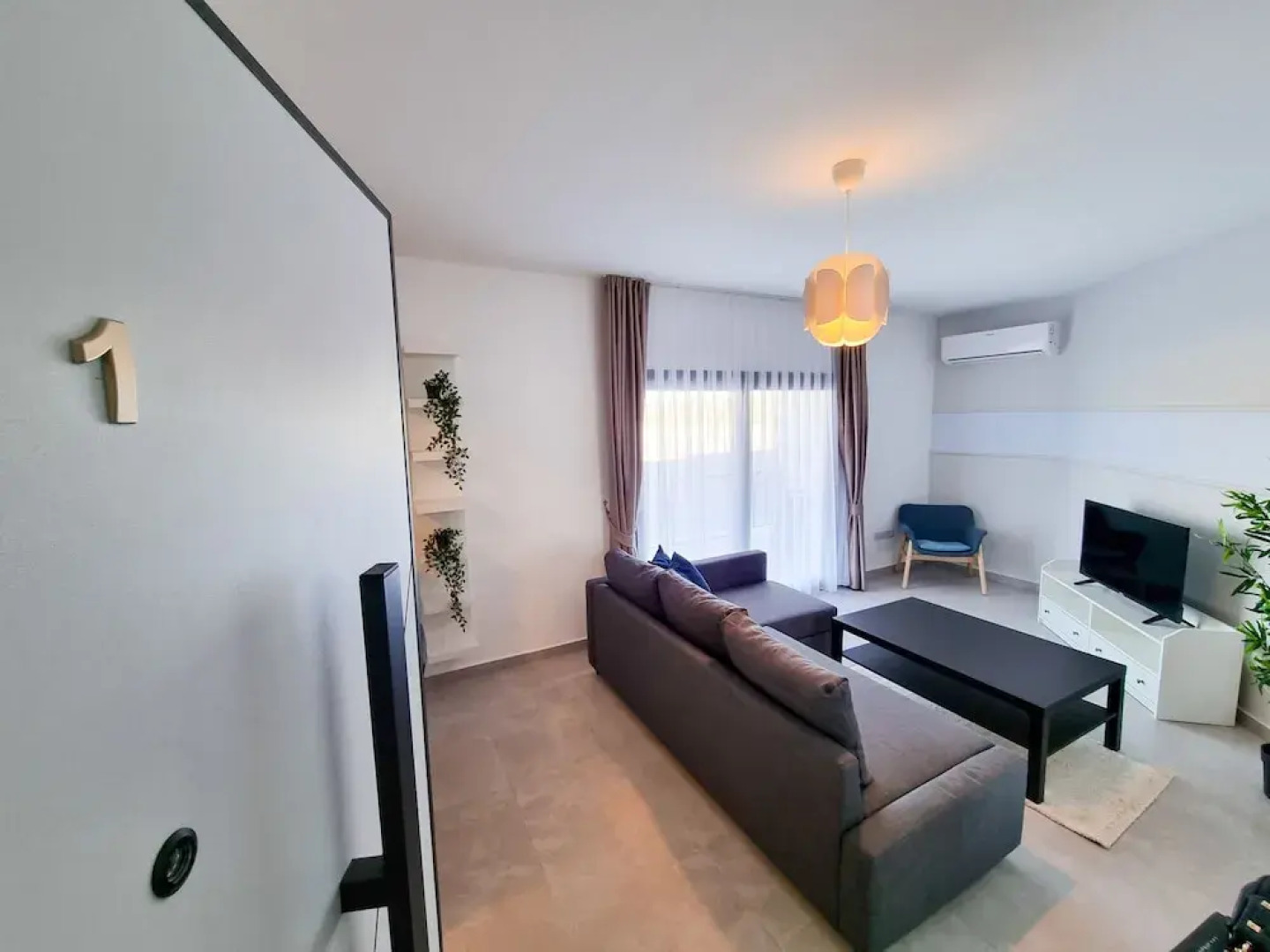 Helena Pool Apartments