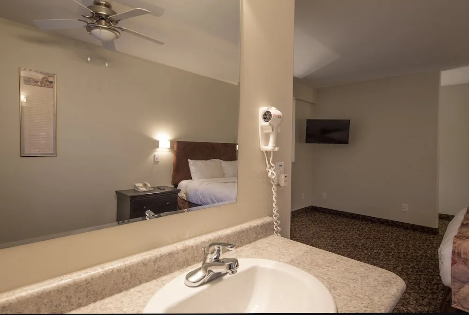 Dunvegan Inn and Suites