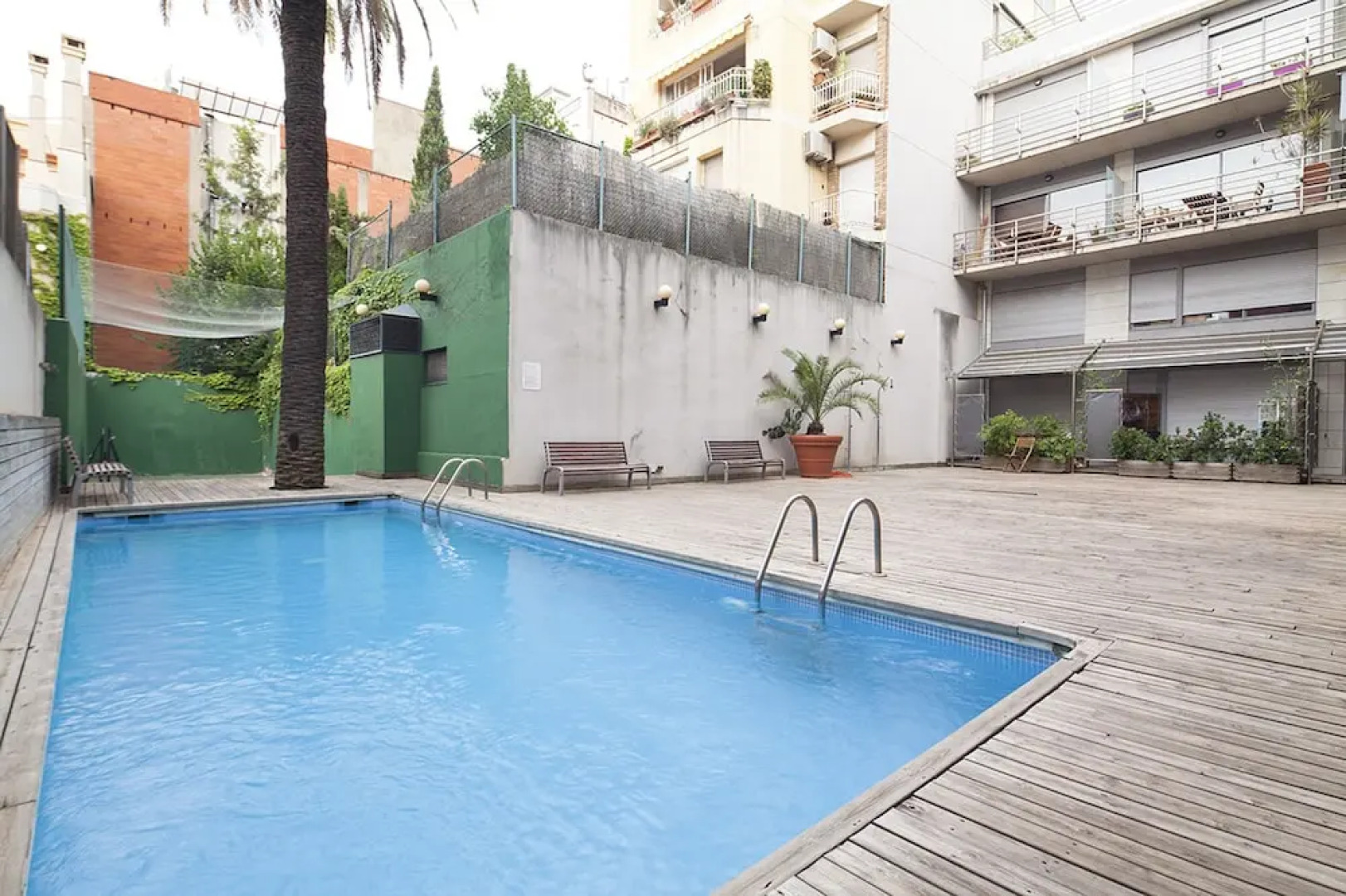 My Space Barcelona Gracia Pool B32