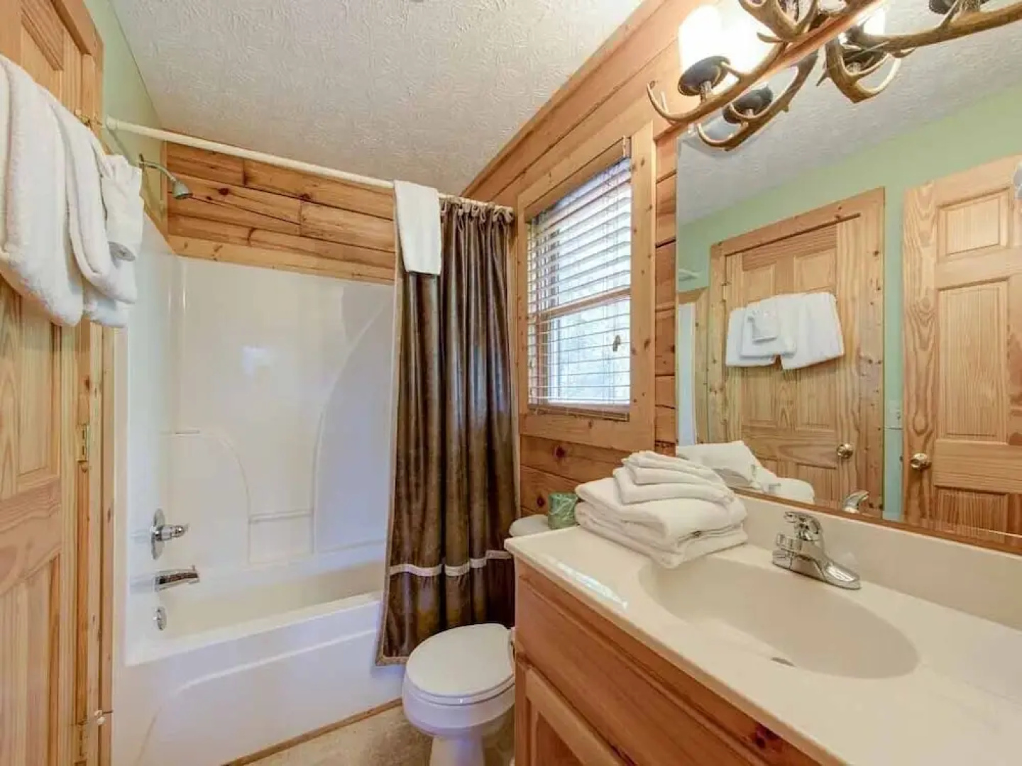 Highpoint Escape - Three Bedroom Cabin
