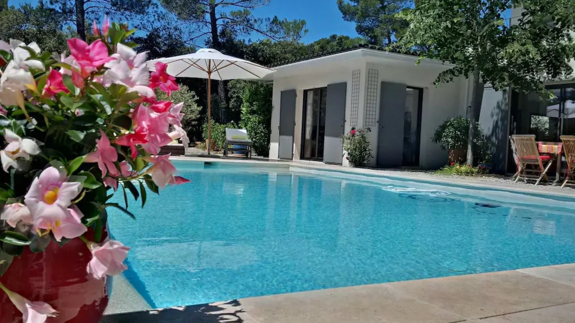 House With one Bedroom in Saint-marc-jaumegarde, With Pool Access, Enc