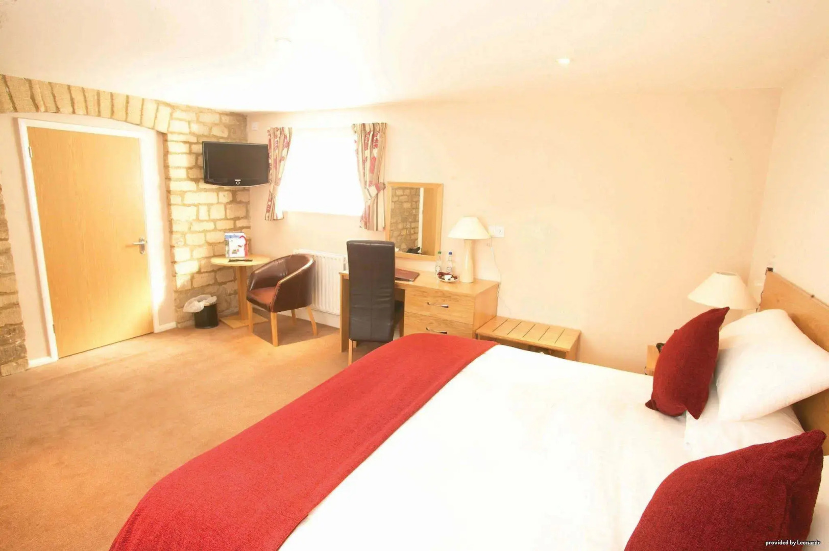 Pettifers Freehouse Hotel