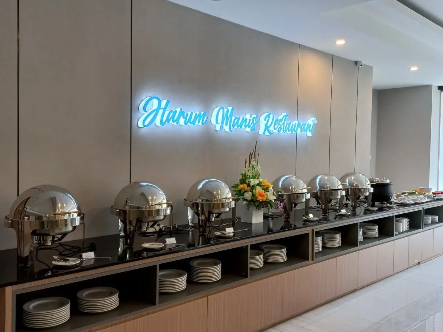 Front One King Hotel Tuban
