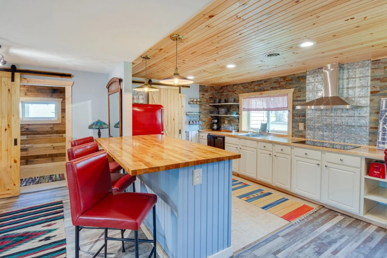 Charming Lake Chautauqua Home: Walk to Water!