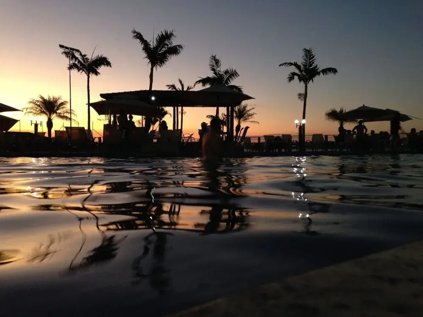 Lake Side Apart Hotel