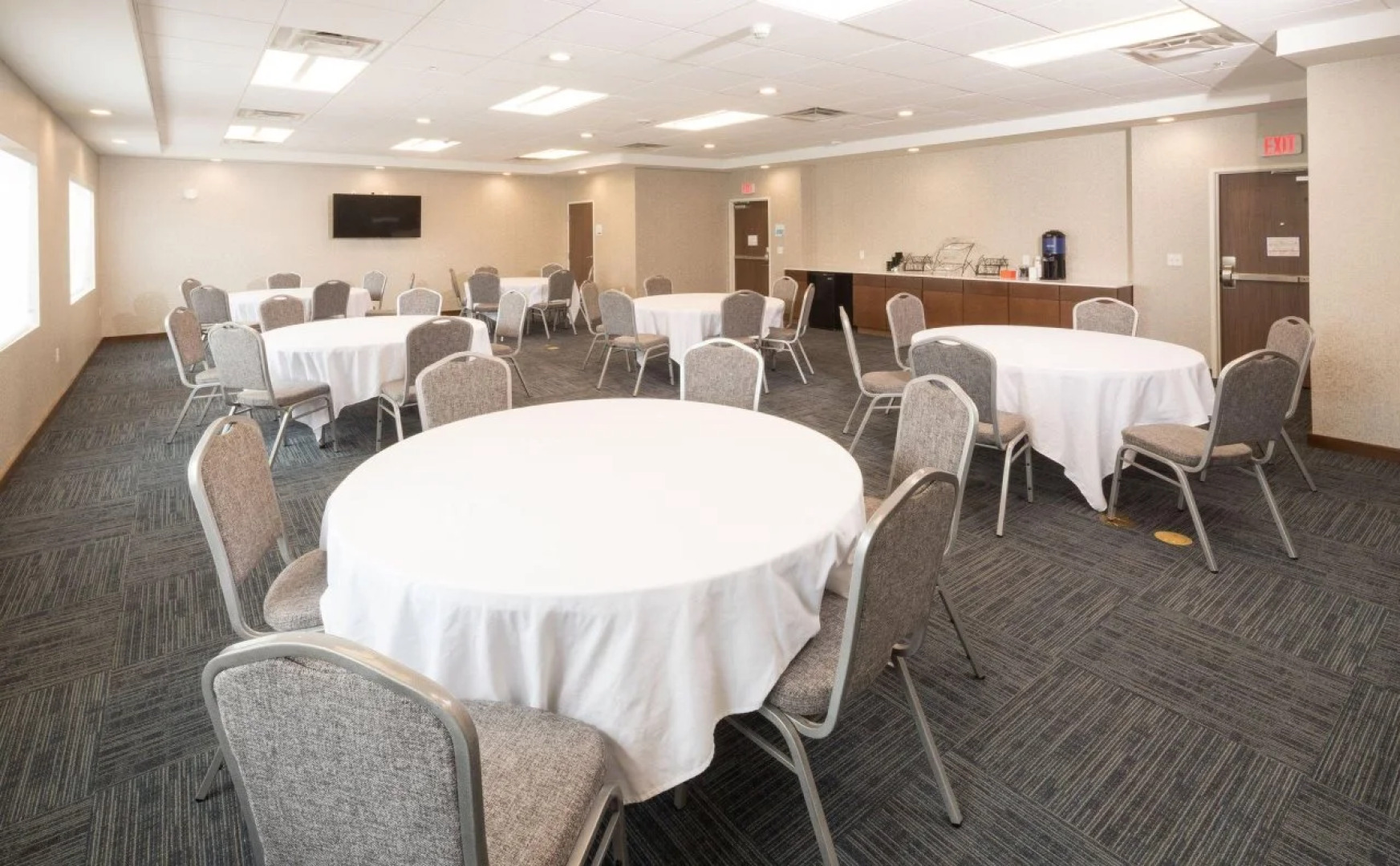 Holiday Inn Express and Suites Kalamazoo West by IHG