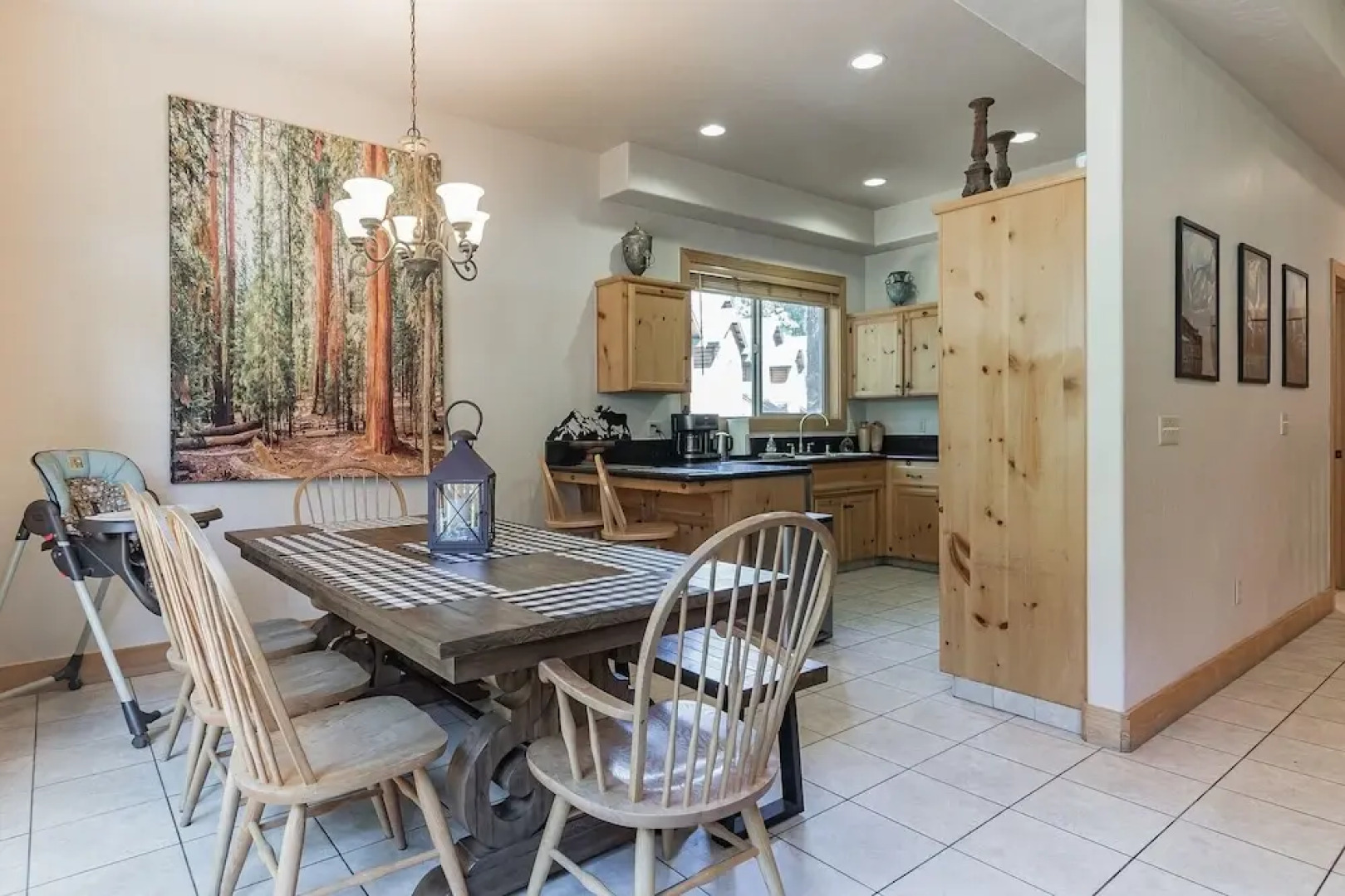 Spacious 4br/3ba. Continuous hot Water Tank! 4 Bedroom Home by Redawning