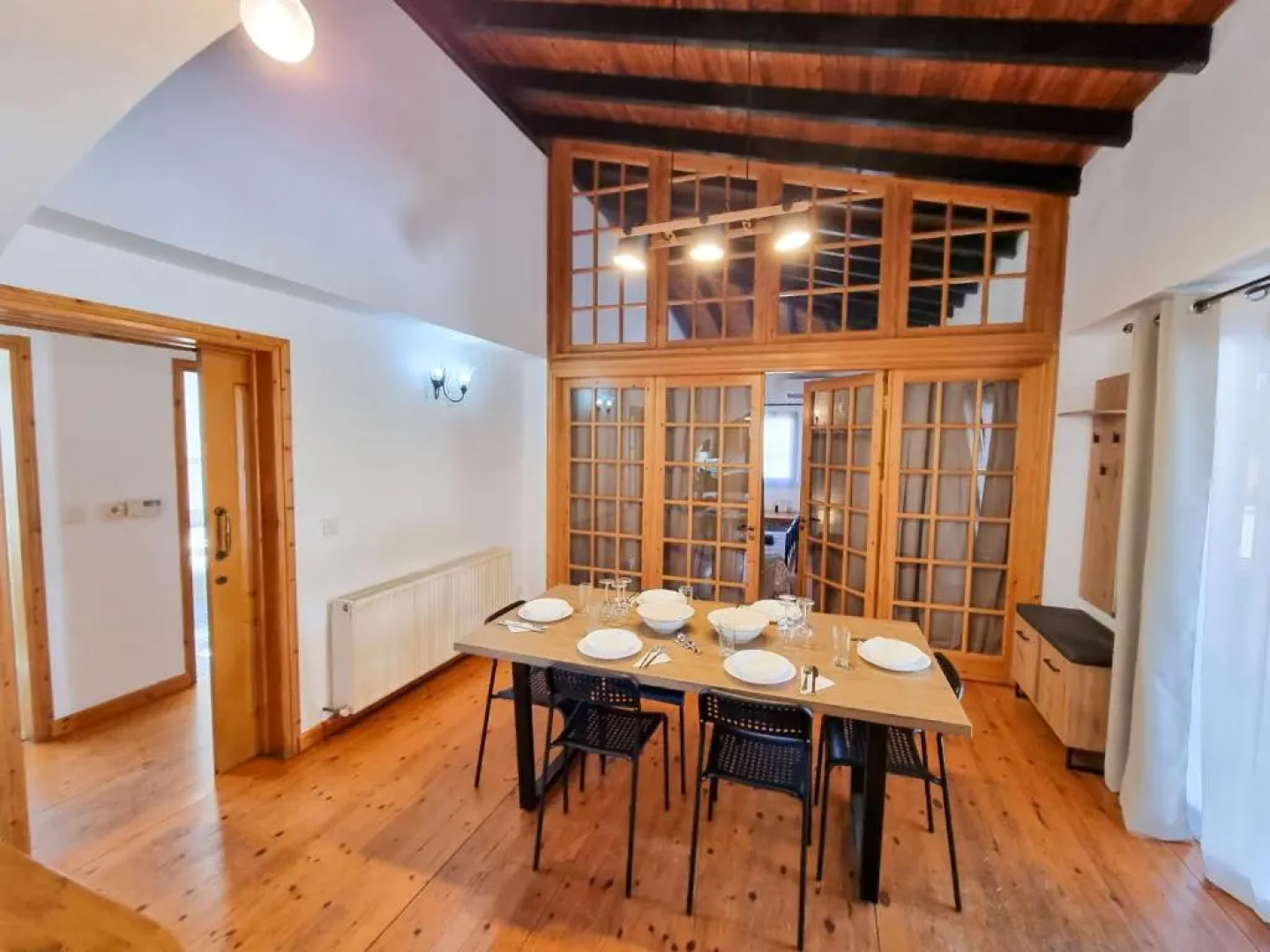 Mountains Retreat Rooms & Suites