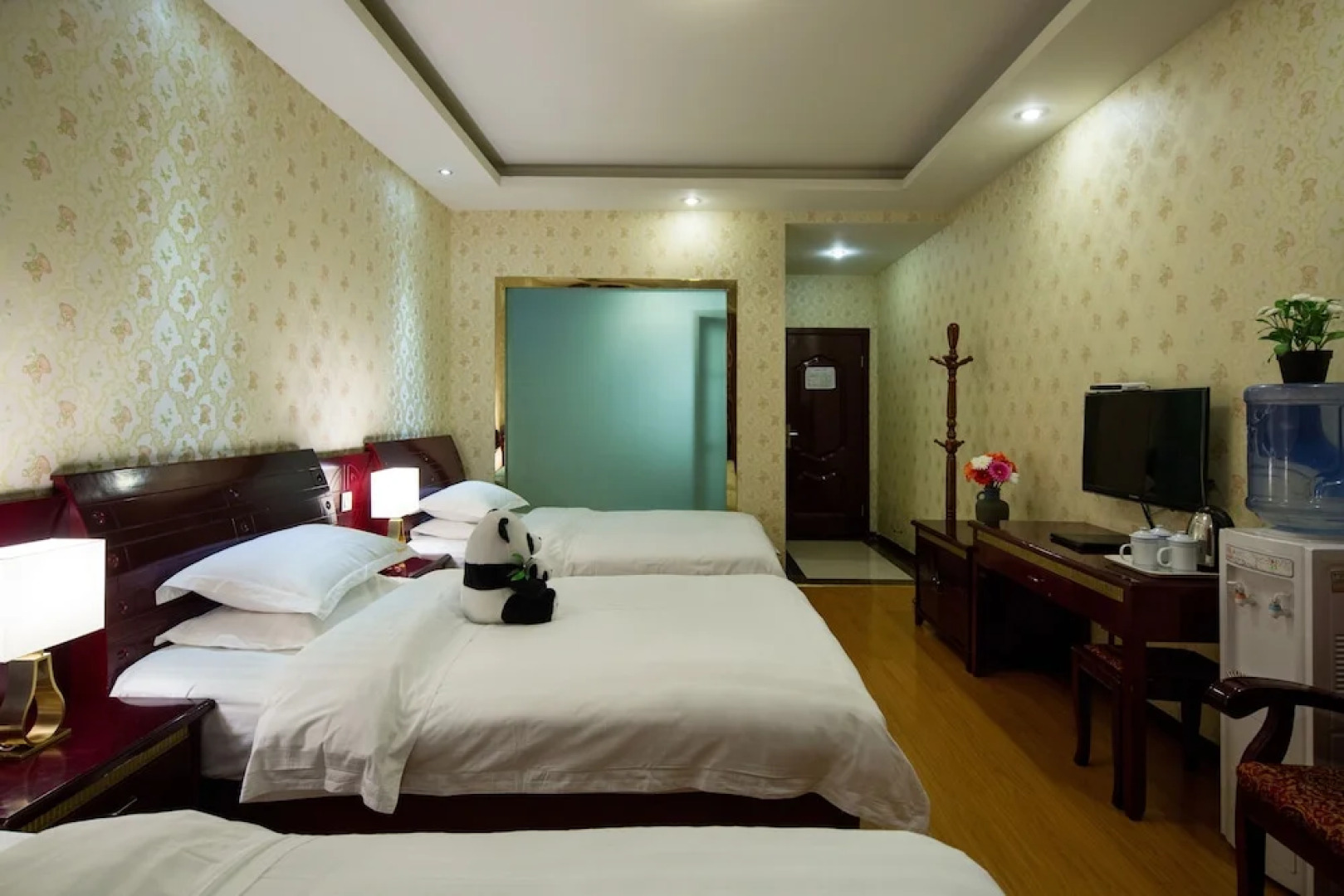 Mount Emei Moon Bay Hotel