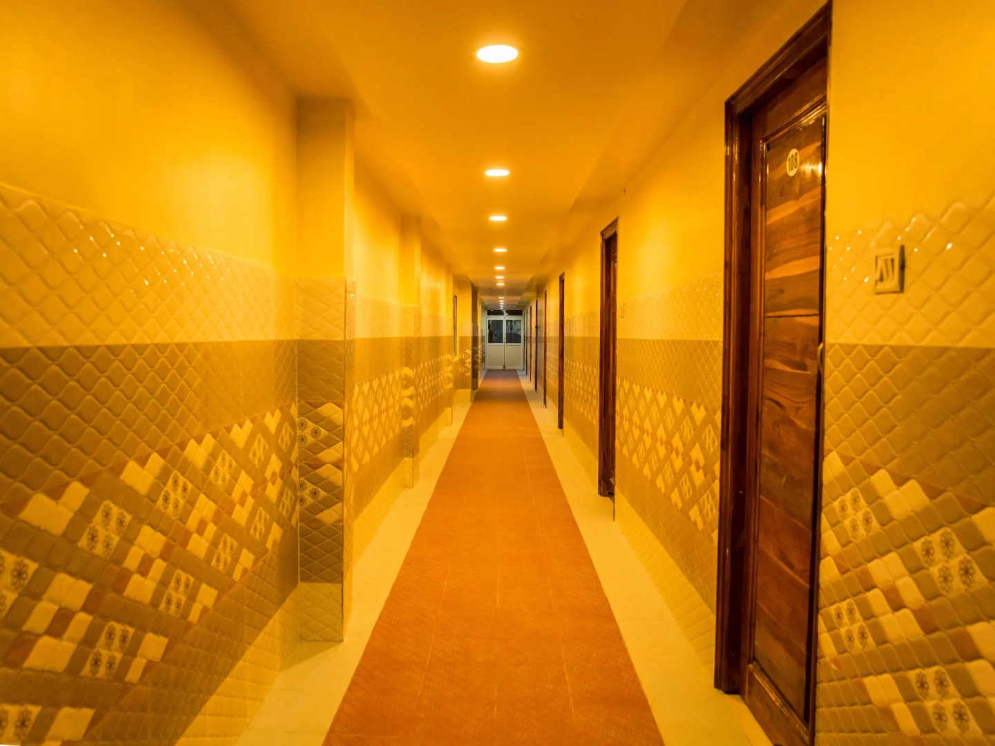 OYO 12973 Hotel Crystal
