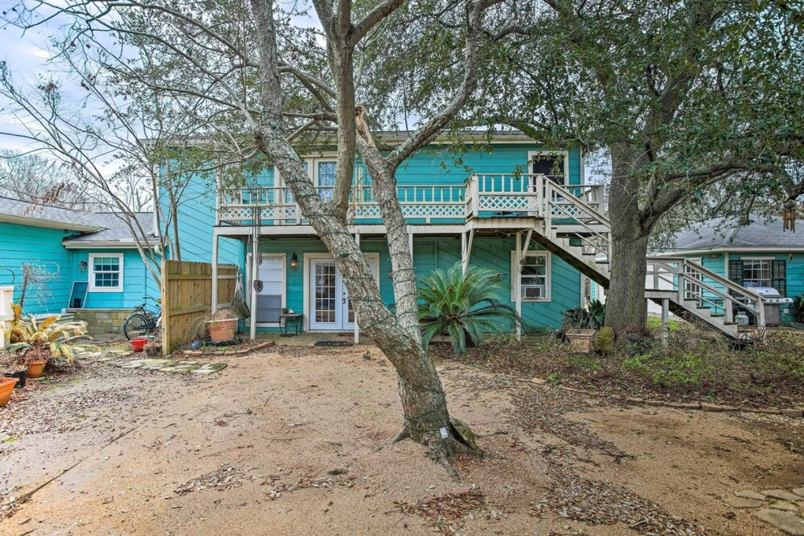Walk to Coast: Galveston Bay Retreat w/ Grill