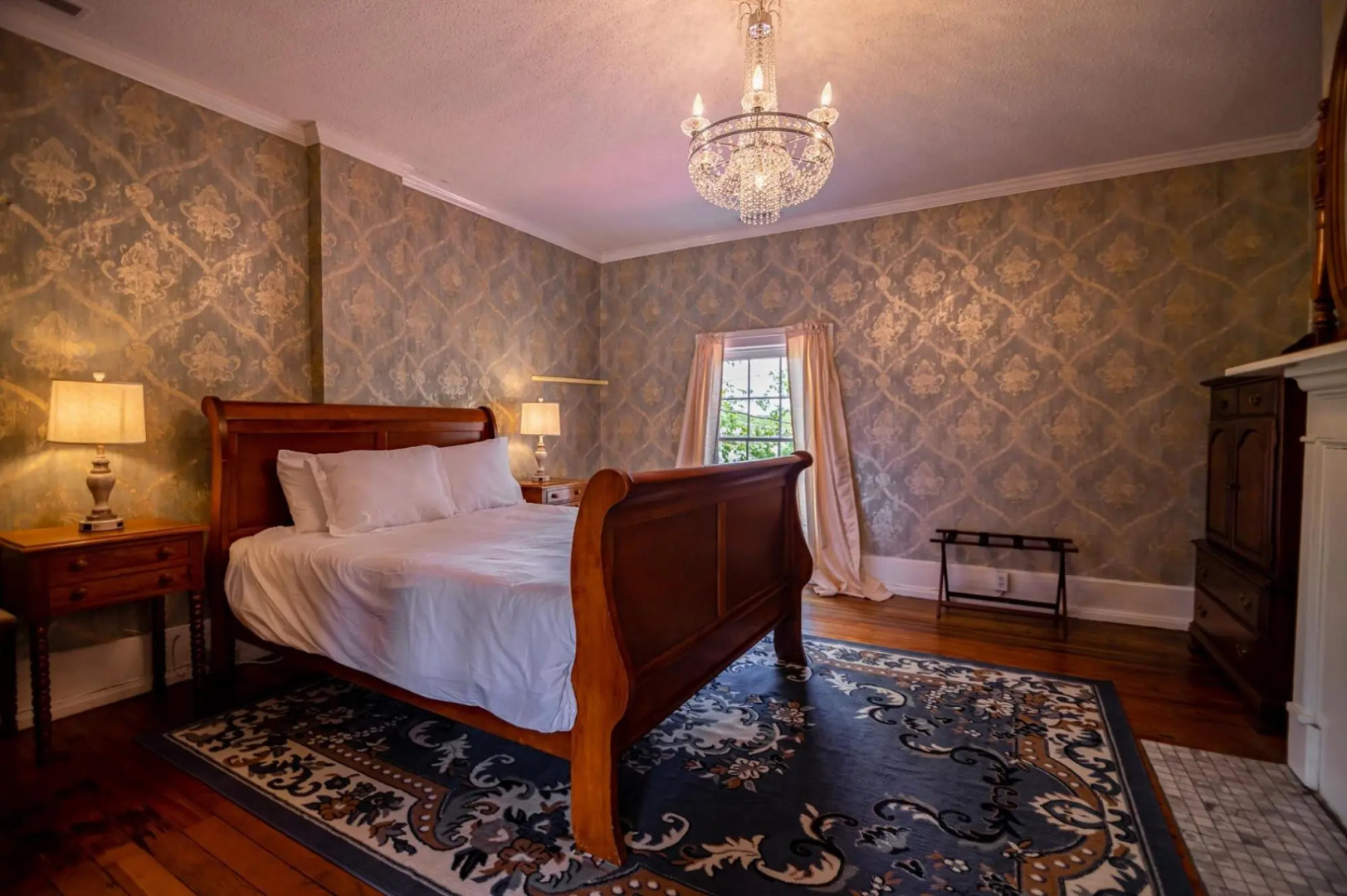 The Manor 1885 Altamont