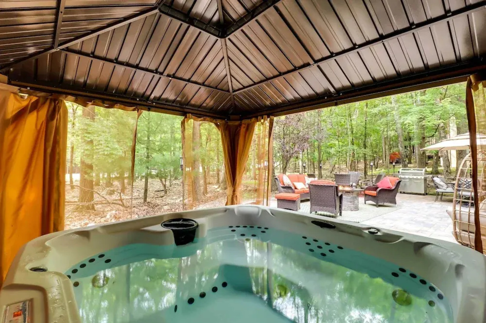 Outdoor Entertainment + Hot Tub: Poconos Home!