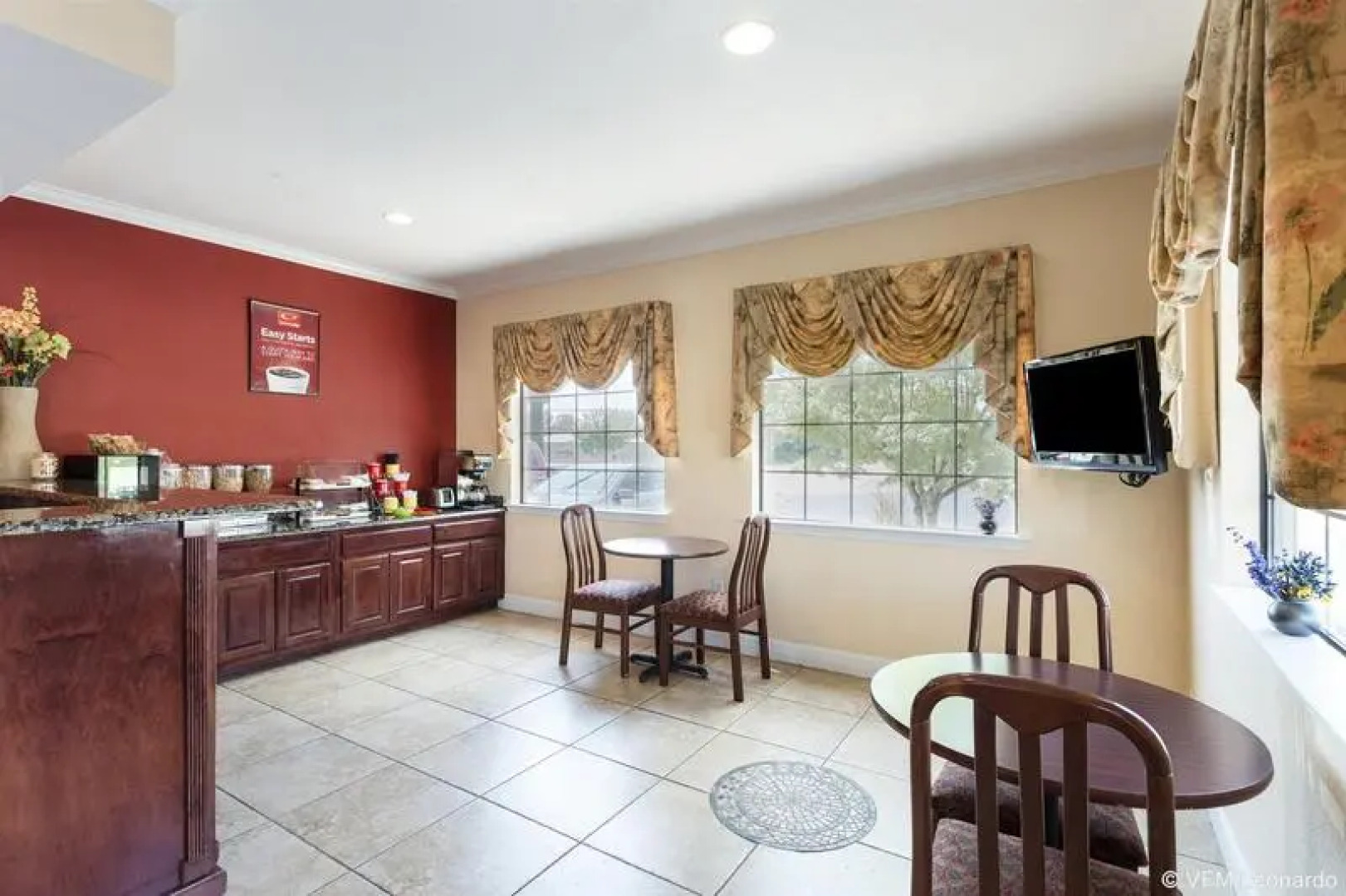 Econo Lodge Inn & Suites Memphis Area