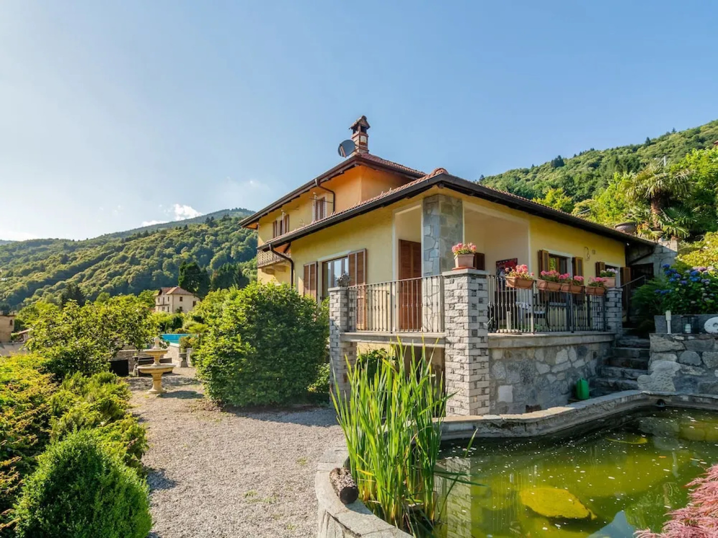 Villa With Private Pool and View of the Lake