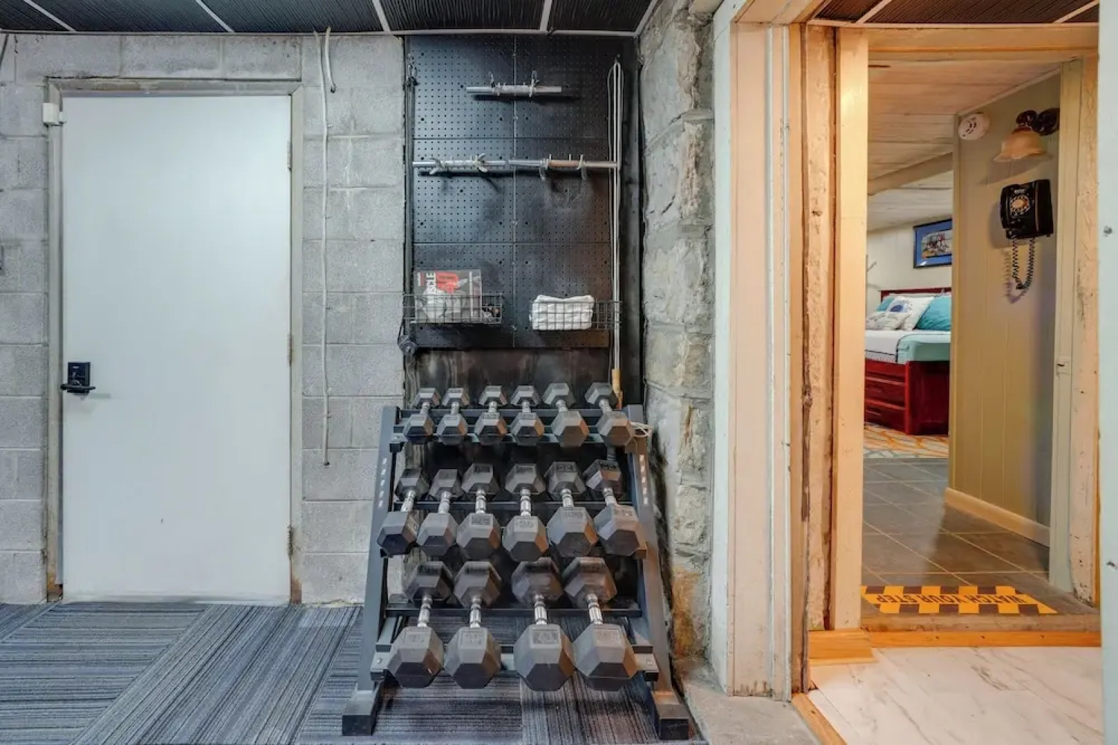 Beckley Studio w/ Private Hot Tub & Home Gym!