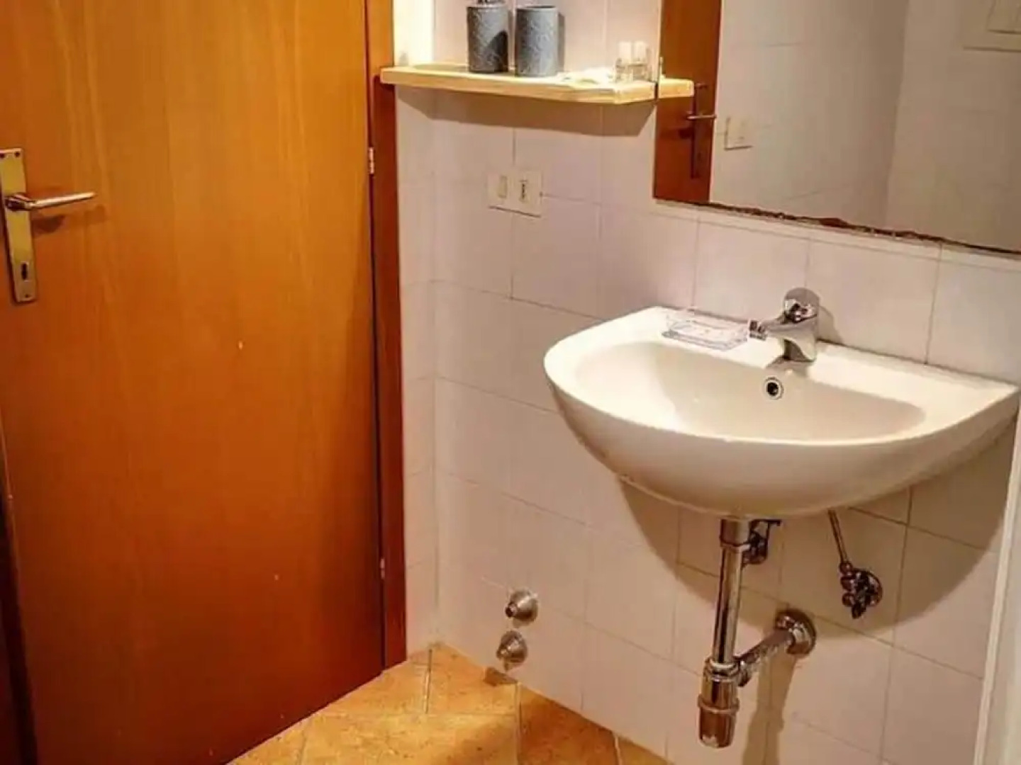 Snug Apartment in Casole D'elsa With Garden