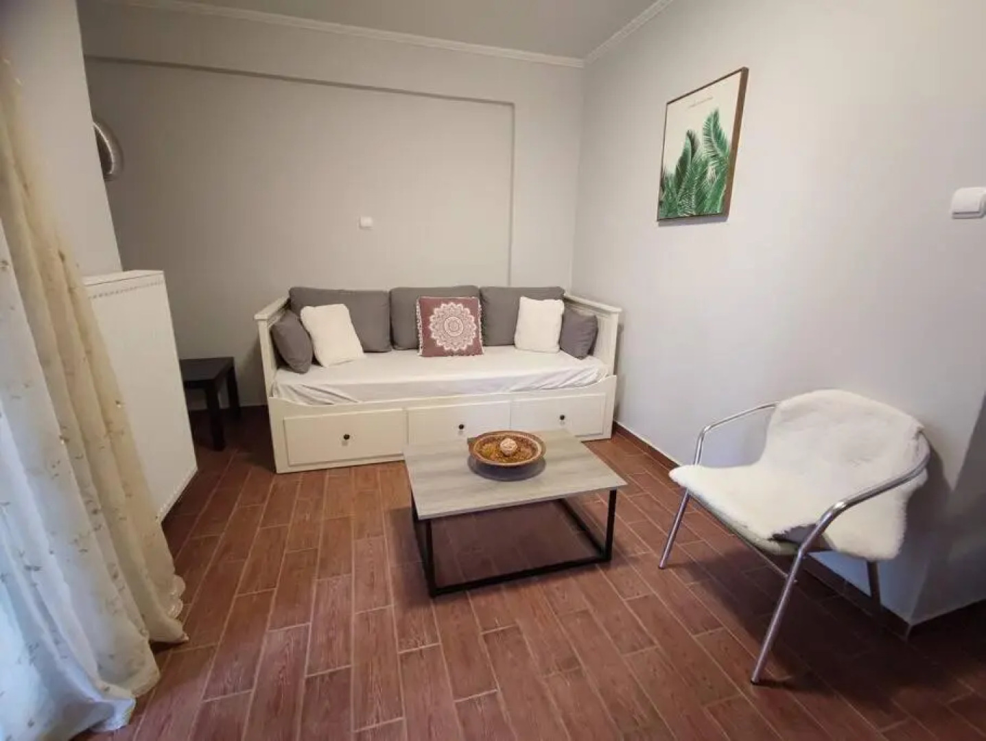 1. Lovely house with garden and free parking