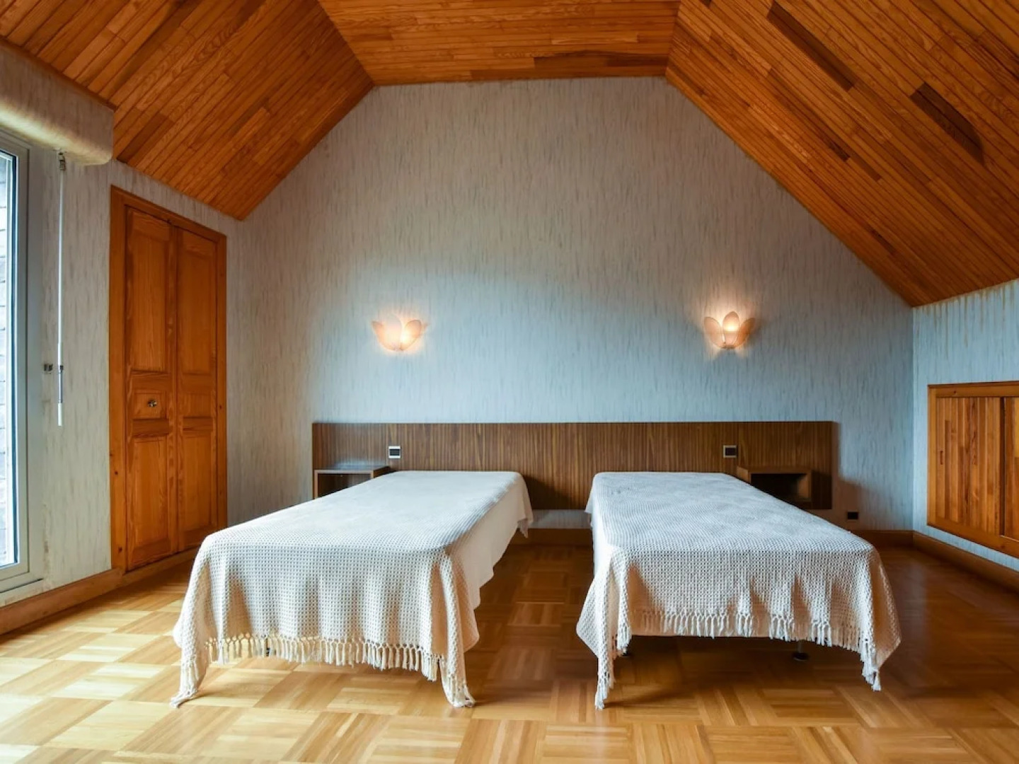 Holiday Home in Ambon With Bar, Balcony, Terrace,garden, BBQ